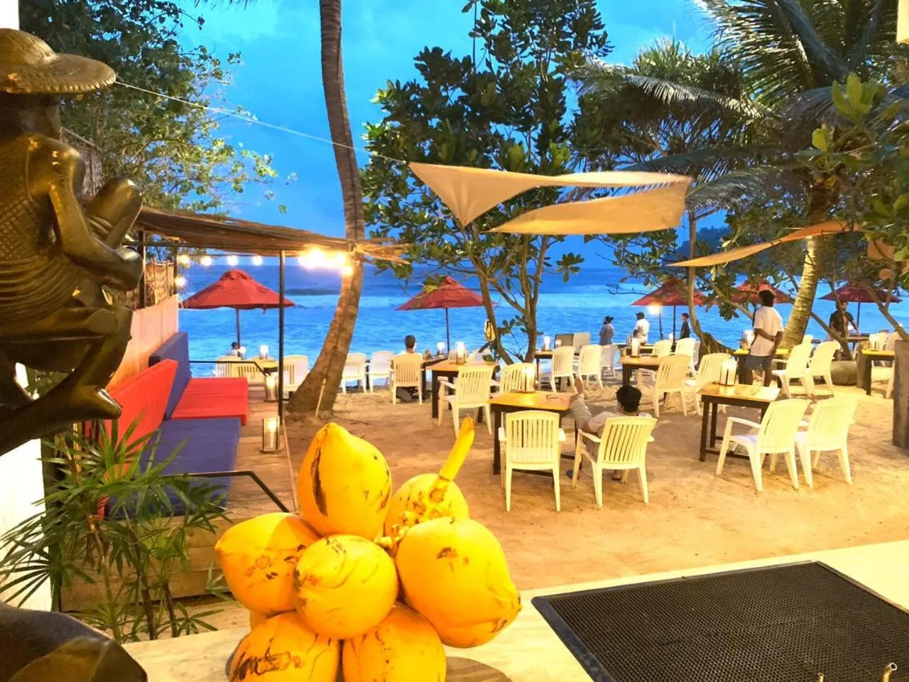 Restaurant/places to eat in Central Beach Inn