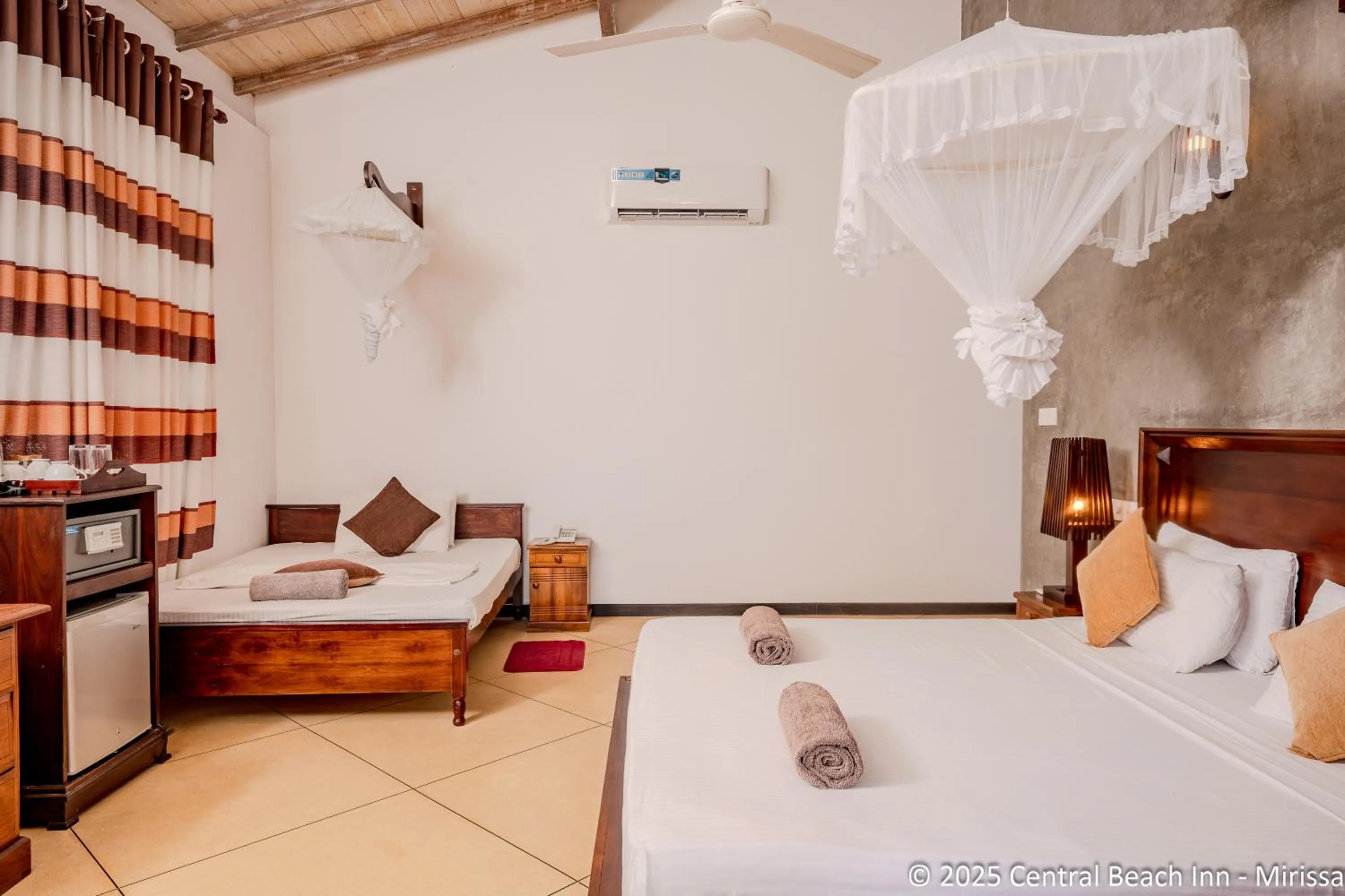 Photo of the whole room, Bed in Central Beach Inn