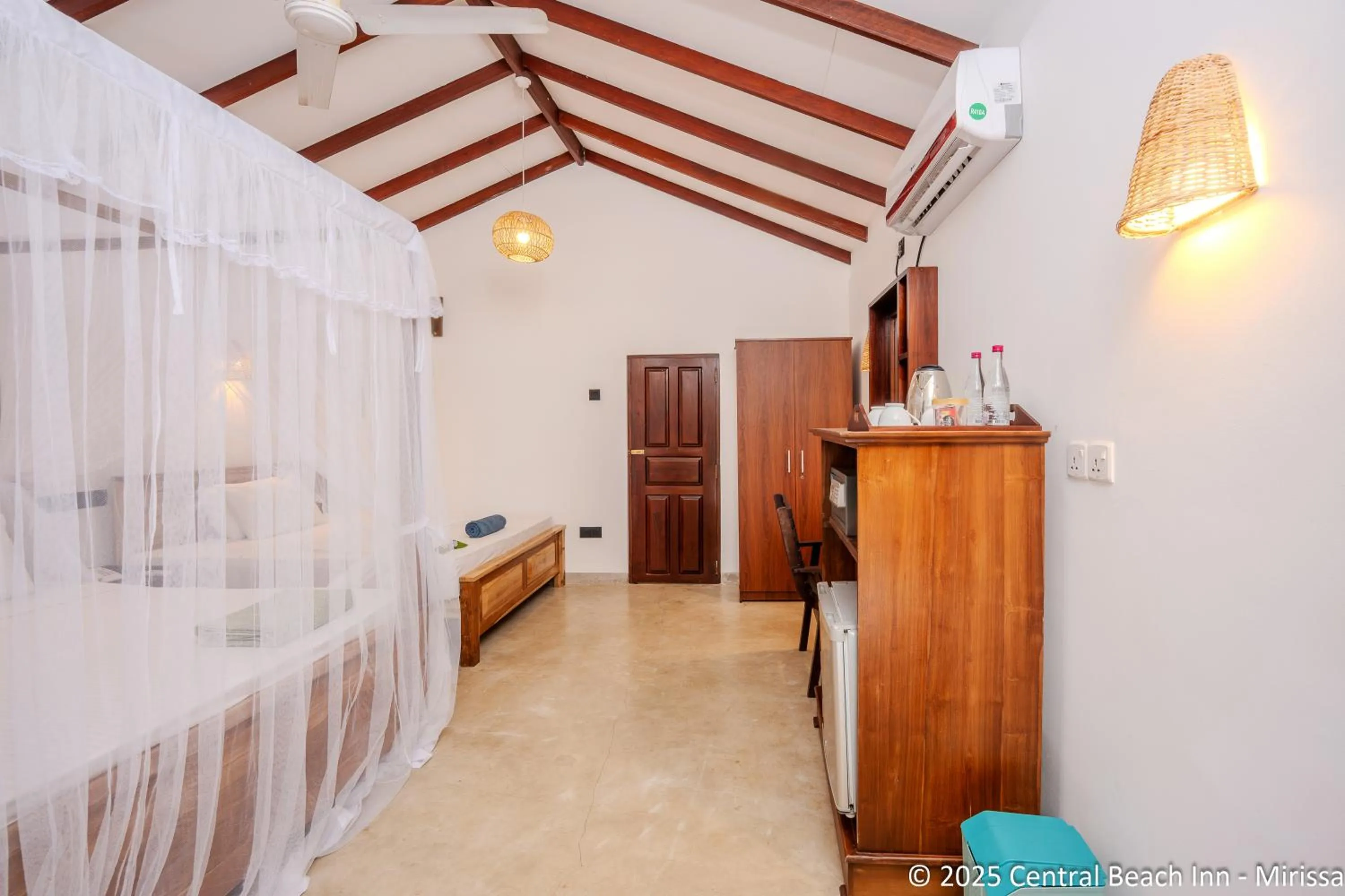 Photo of the whole room, Bed in Central Beach Inn