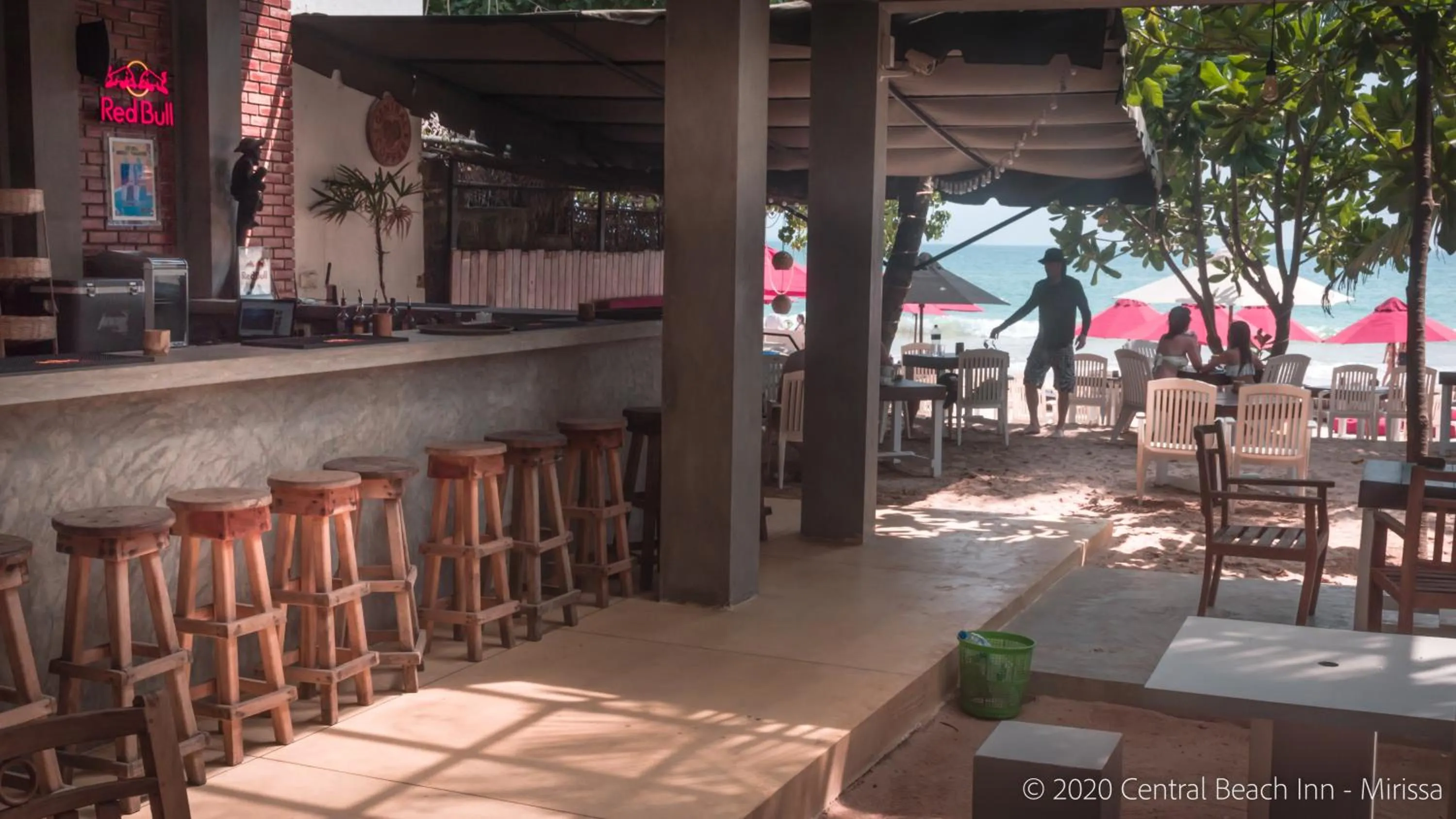 Lounge or bar in Central Beach Inn