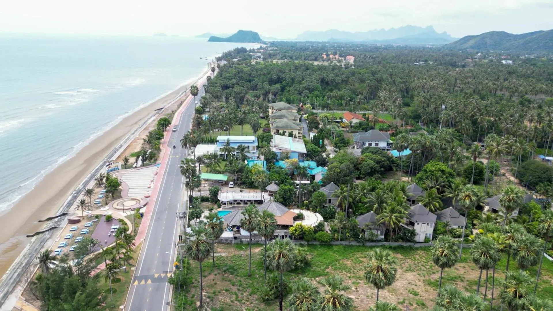 Beach in Tanaosri Resort Pranburi