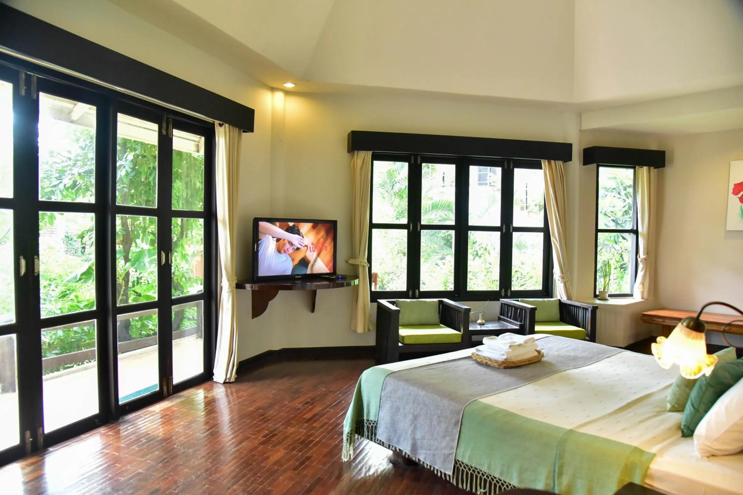 Living room, Bed in Tanaosri Resort Pranburi