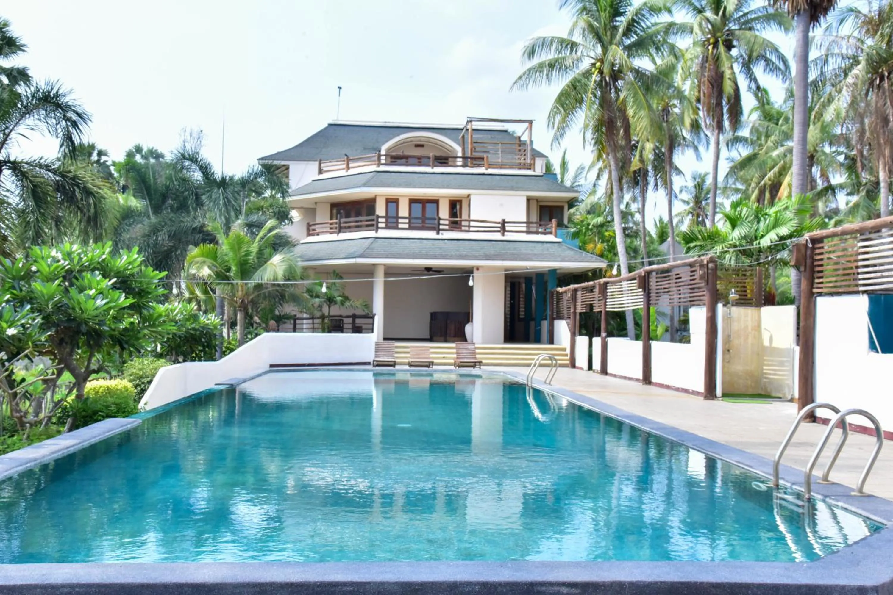 Swimming pool in Tanaosri Resort Pranburi