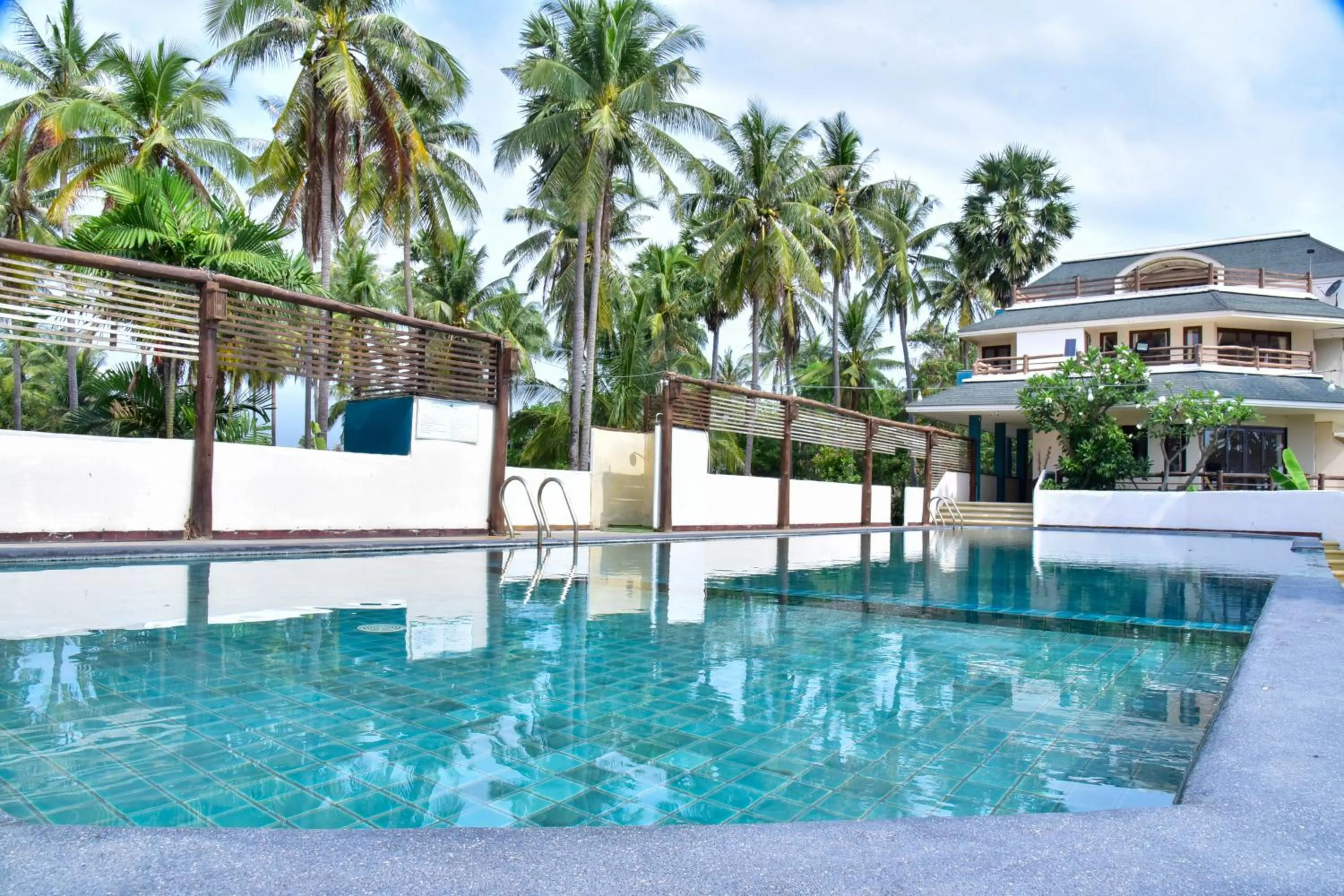 Swimming pool in Tanaosri Resort Pranburi