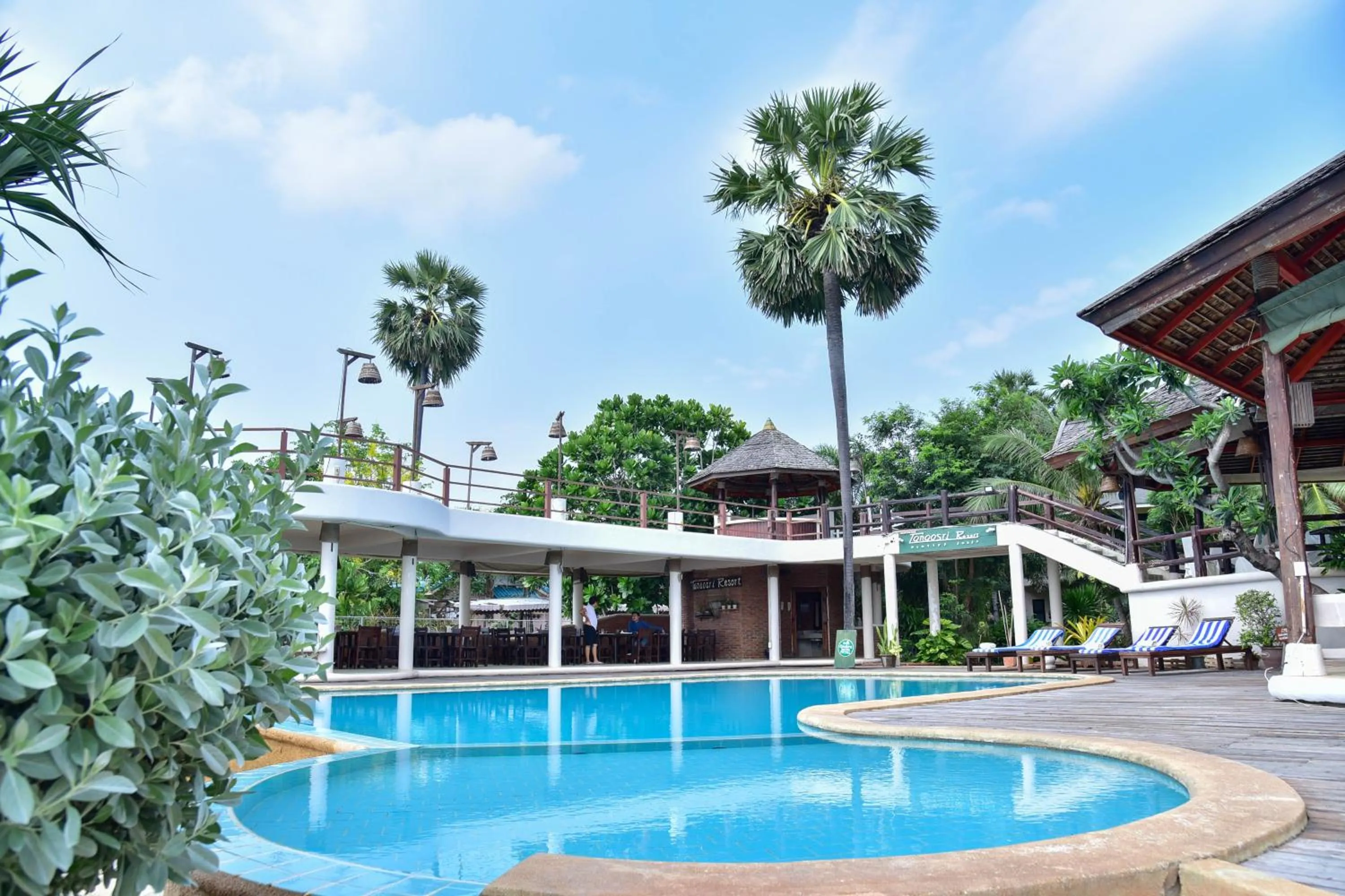 Swimming pool in Tanaosri Resort Pranburi
