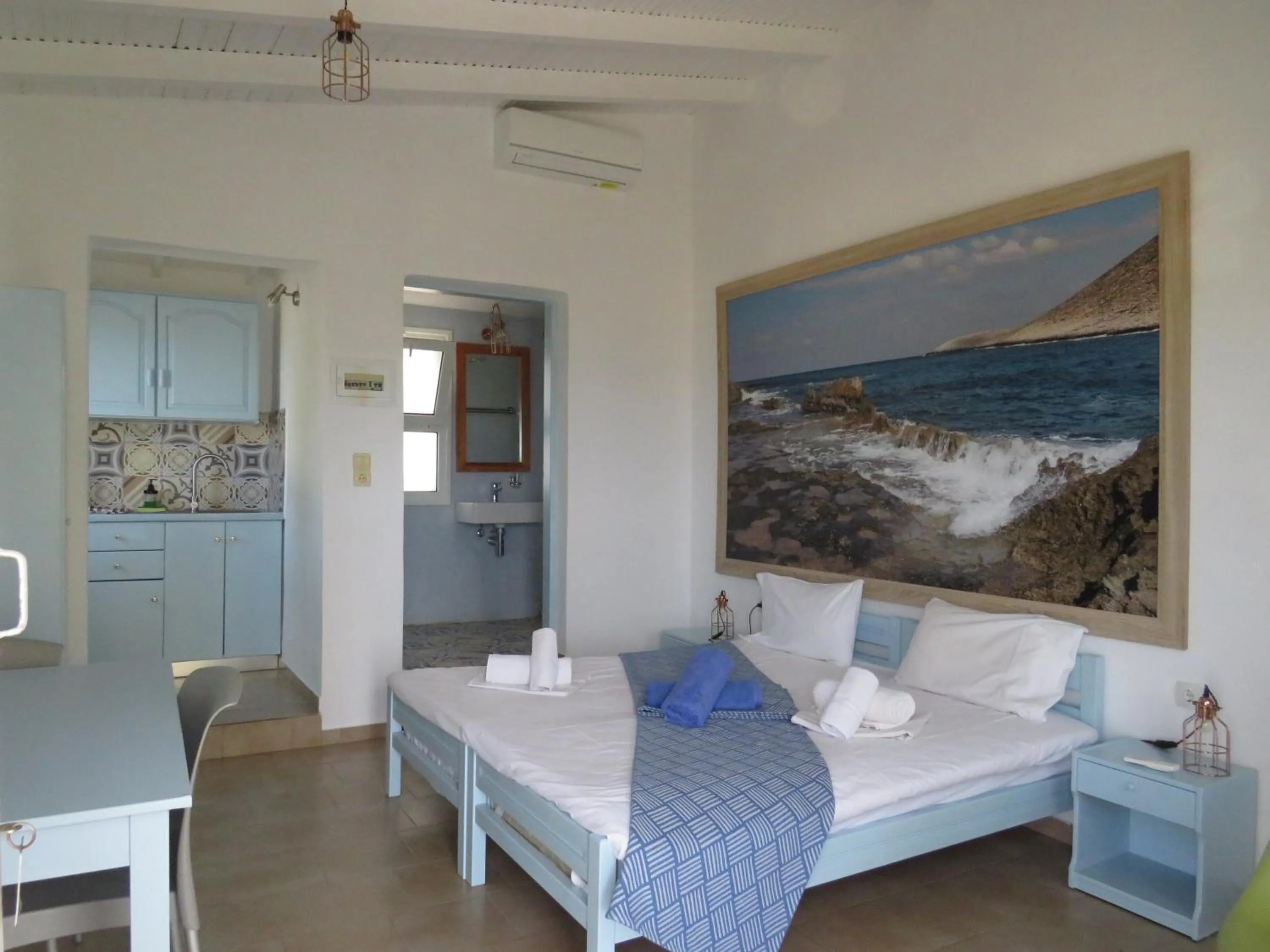 Bedroom, Bed in Blue Beach Villas Apartments