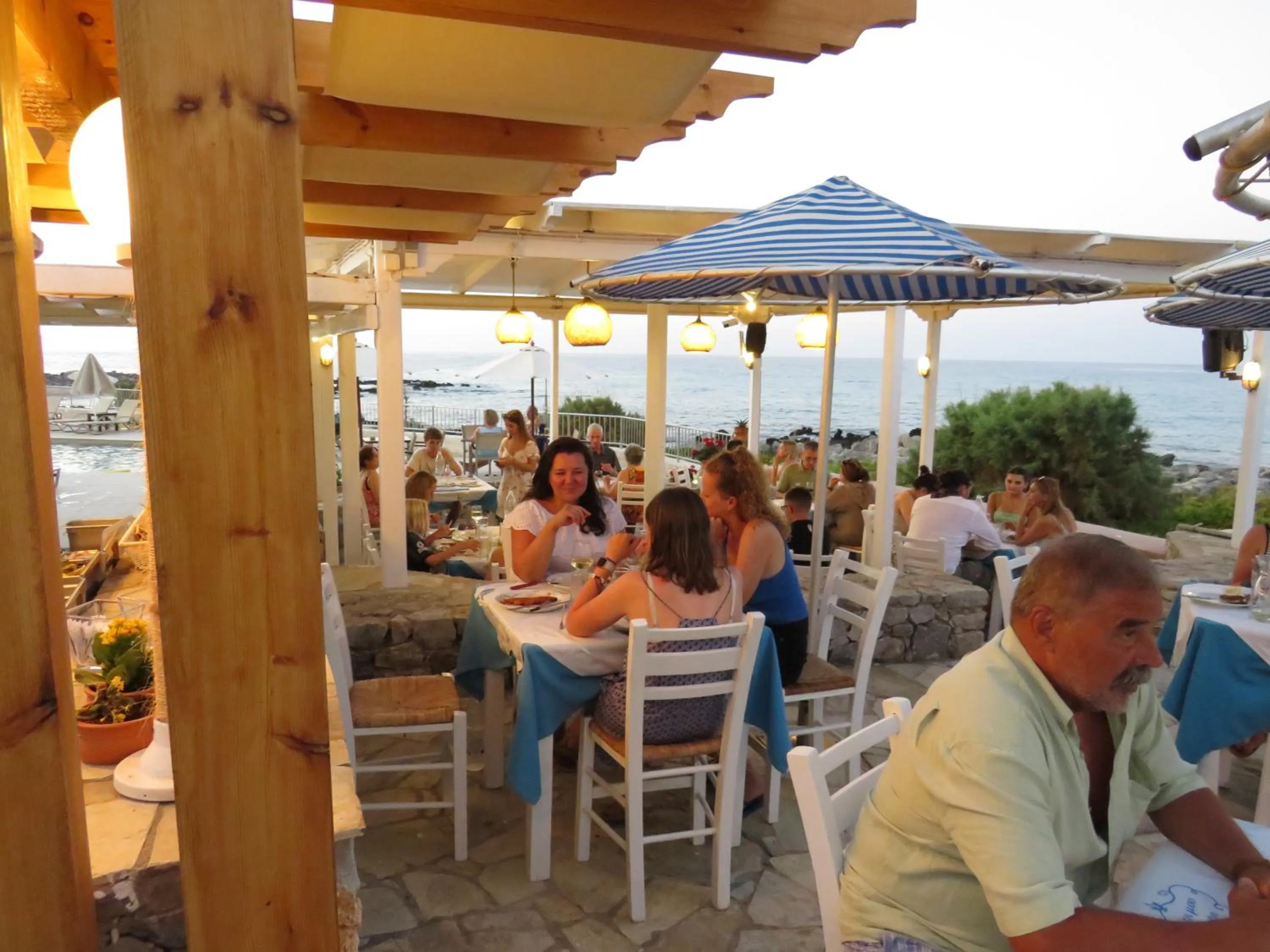 Restaurant/places to eat in Blue Beach Villas Apartments