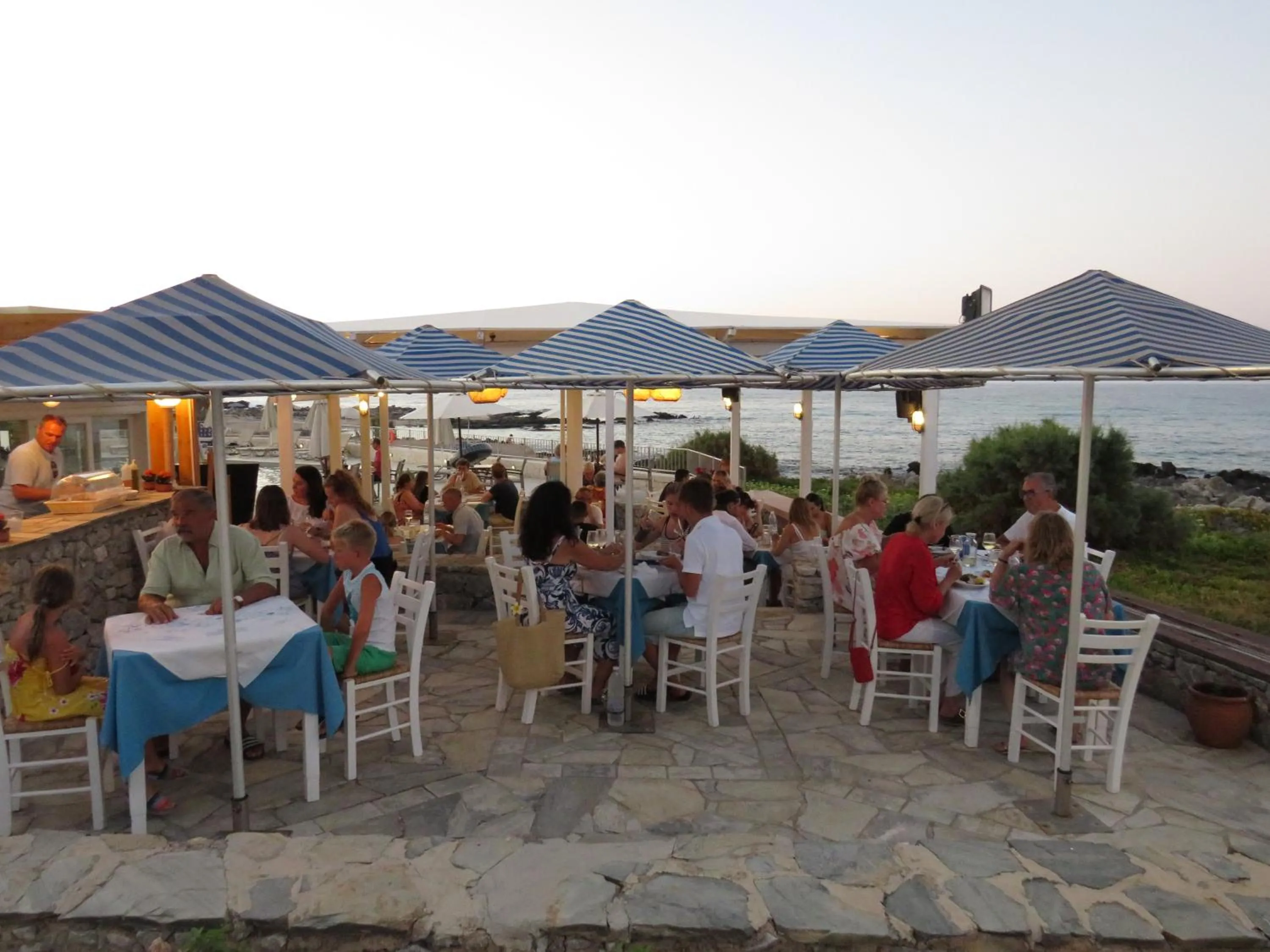 Restaurant/places to eat in Blue Beach Villas Apartments