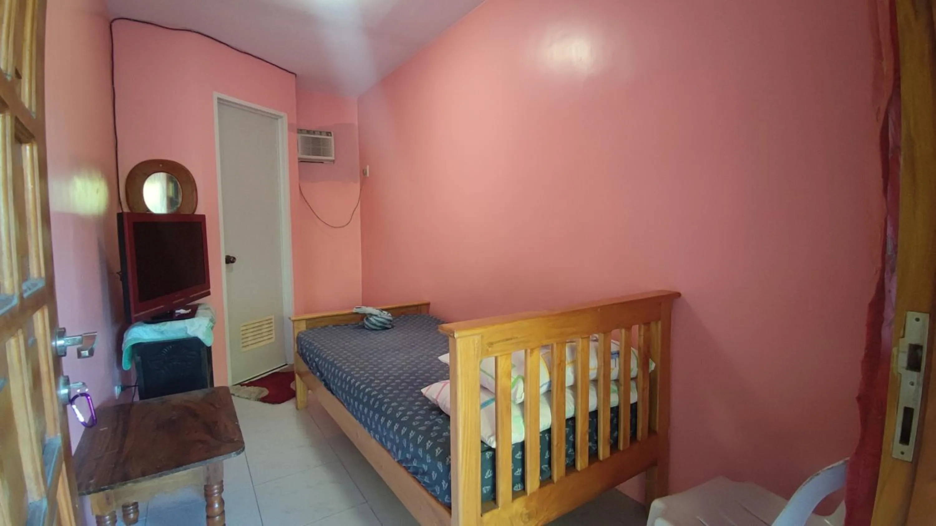 Bedroom, Bed in R & R (Rest & Relax) Guesthouse