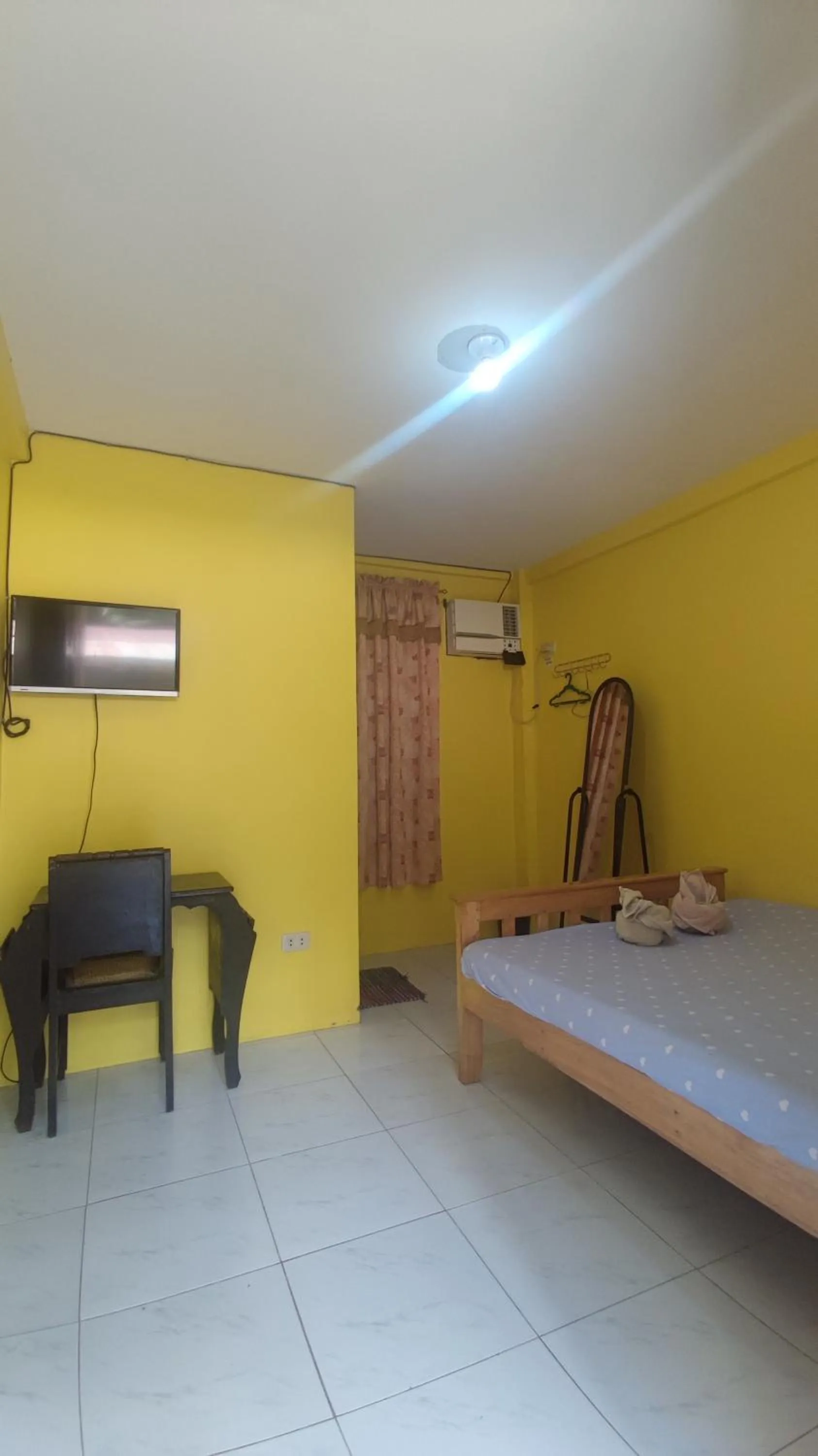 Bedroom, Bed in R & R (Rest & Relax) Guesthouse