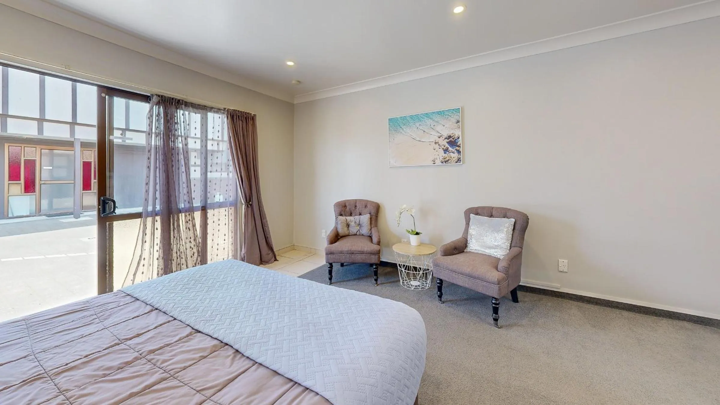 Bed in Albatross Motel