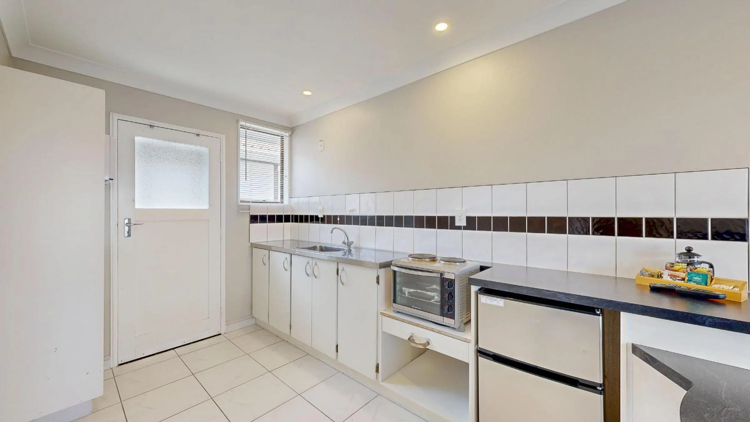 Kitchen or kitchenette in Albatross Motel