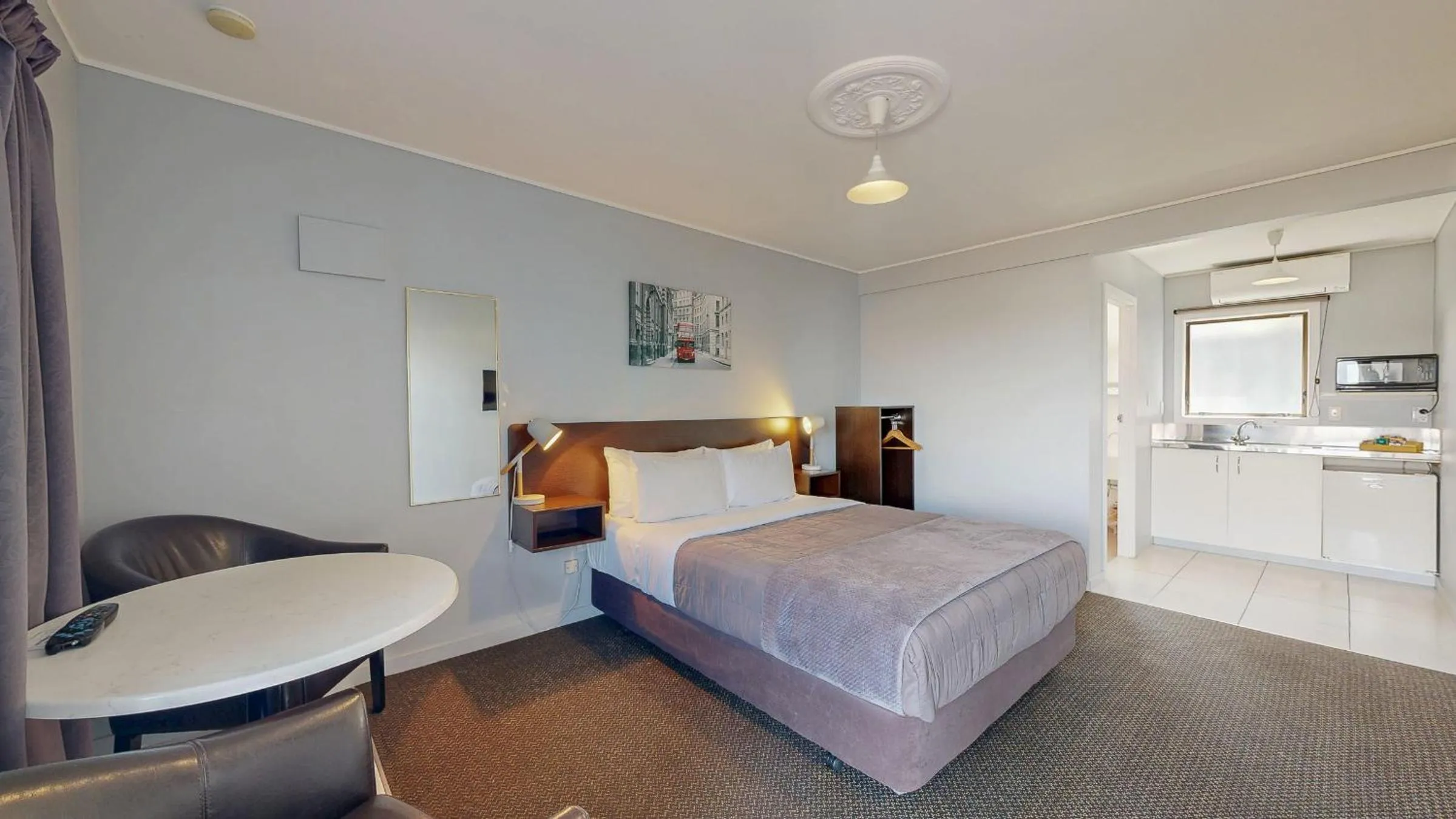 Photo of the whole room, Bed in Albatross Motel