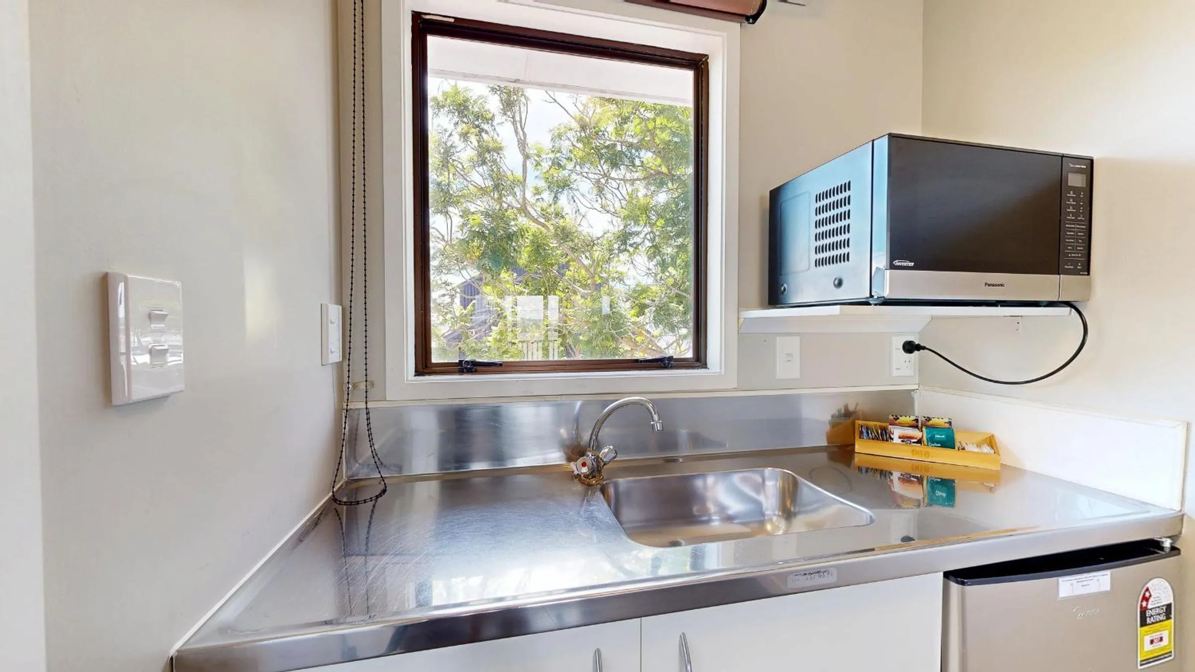 Kitchen or kitchenette in Albatross Motel