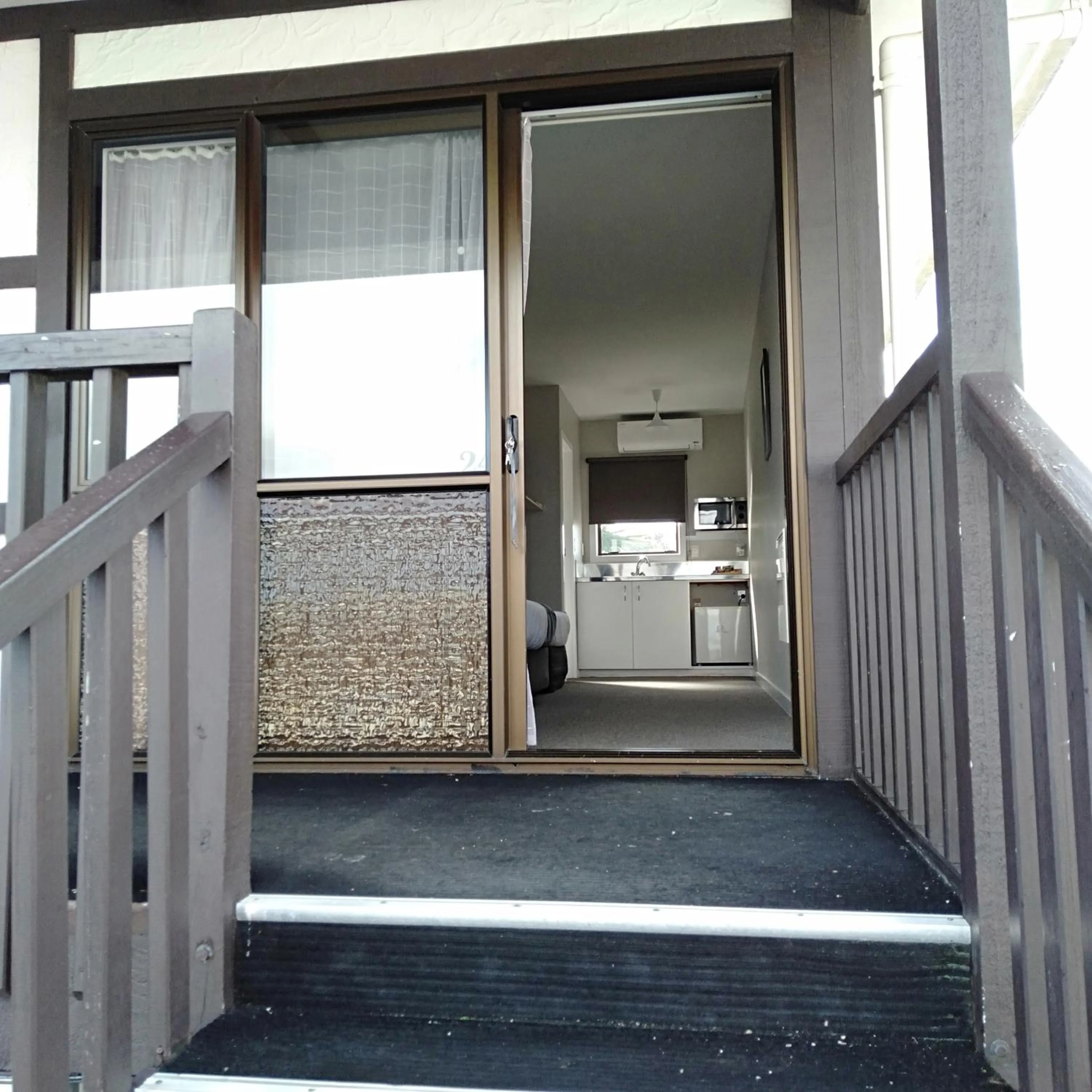 Facade/entrance in Albatross Motel