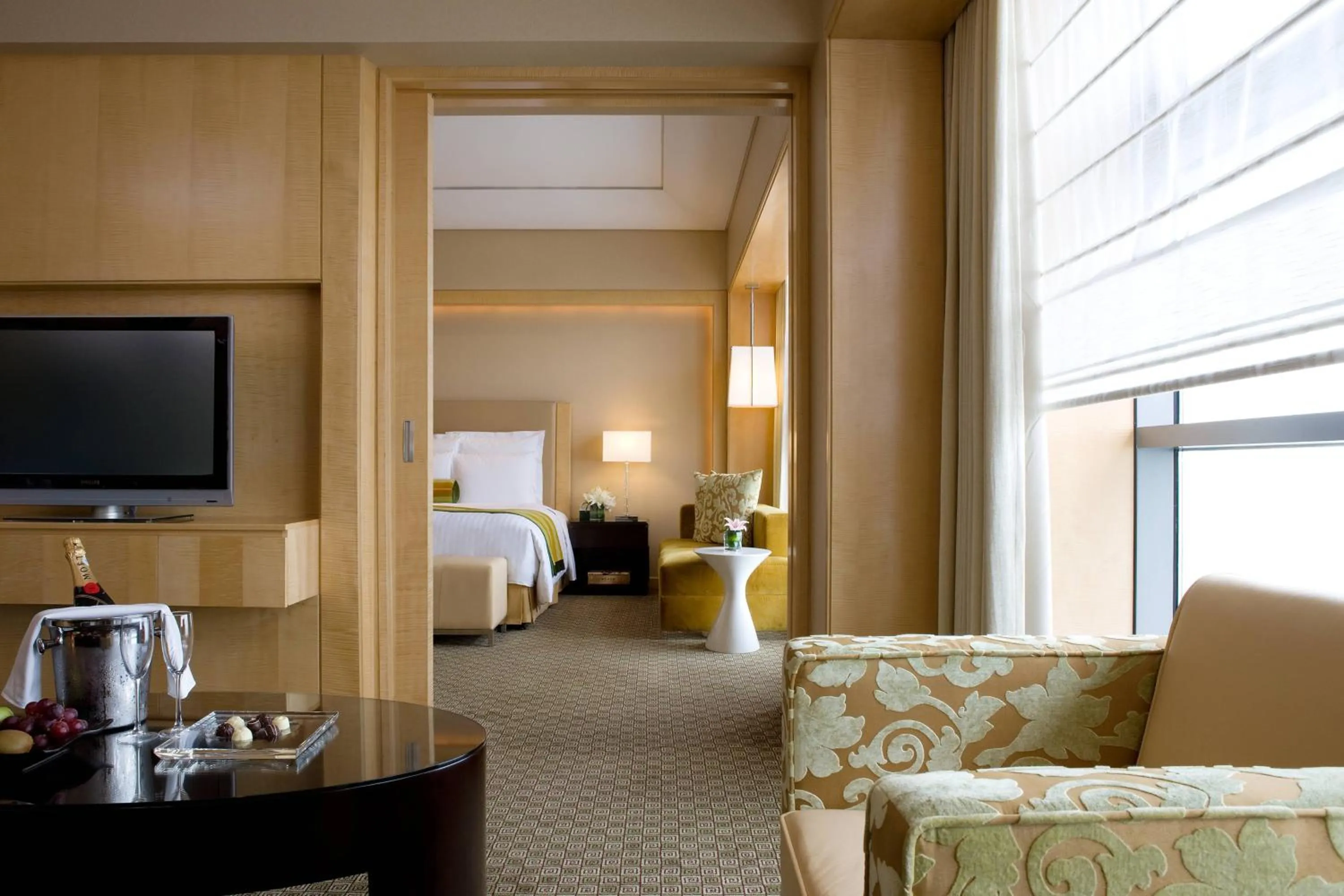 Photo of the whole room, Bed in Ningbo Marriott Hotel