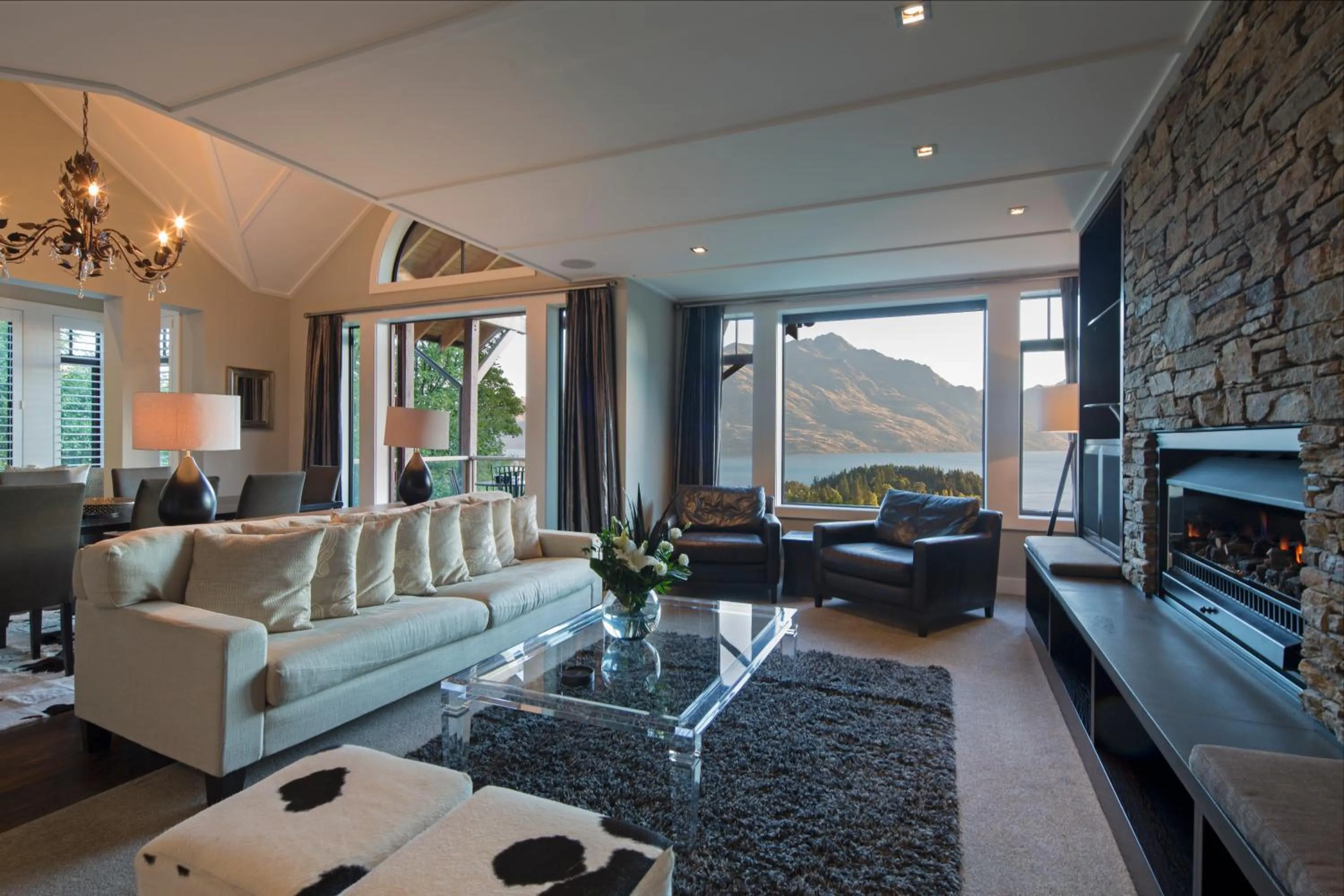 Living room in Commonage Villas by Staysouth