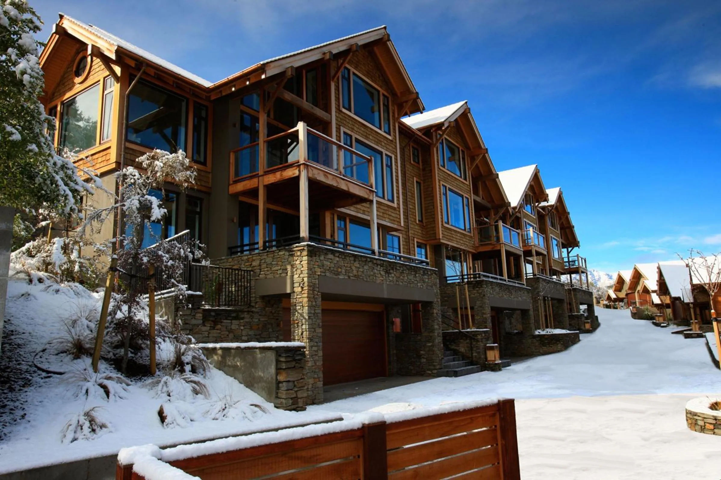 Facade/entrance in Commonage Villas by Staysouth