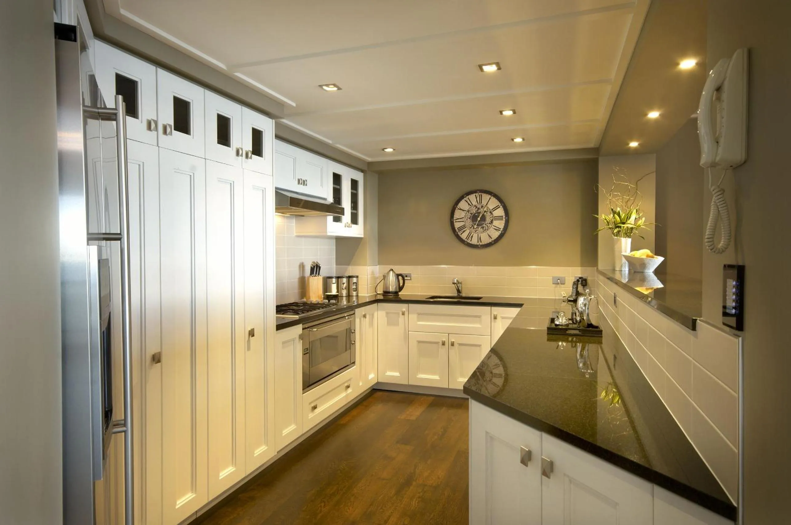 Kitchen or kitchenette in Commonage Villas by Staysouth