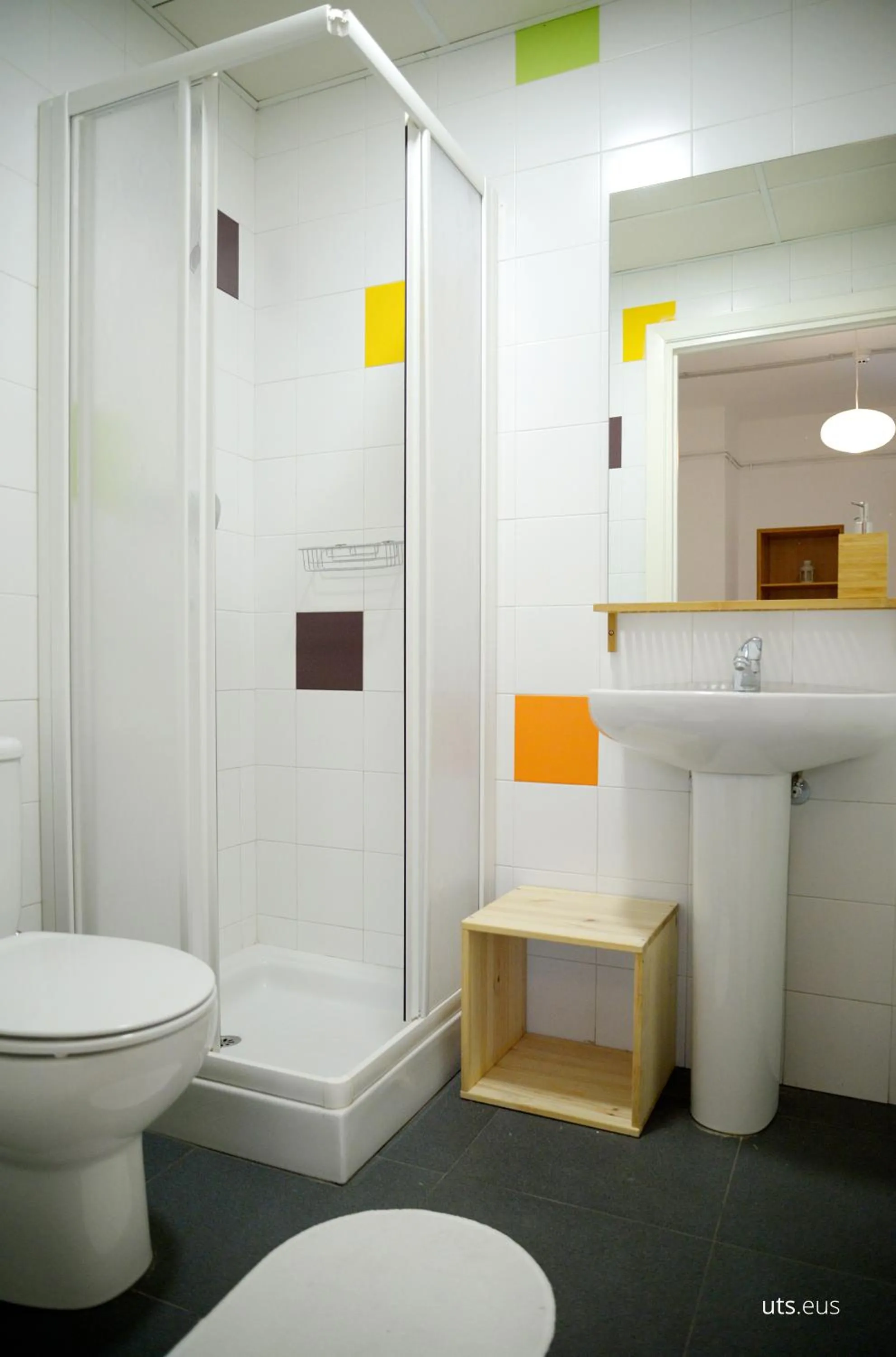 Bathroom in ABARAXKA HOSTEL Disfruta la Vía Verde del Urola hasta la Playa - Naturaleza Montañas y Riqueza Cultural