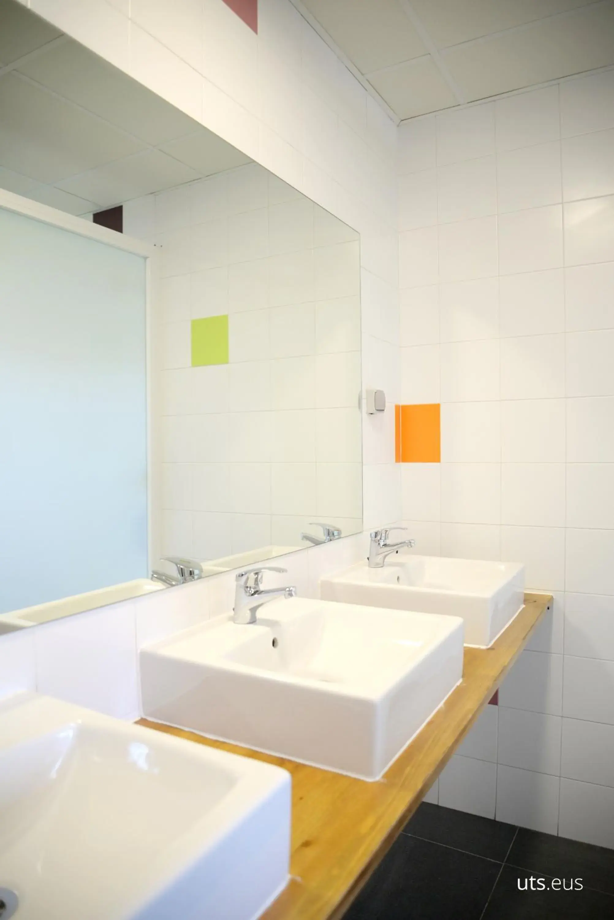 Family Room with Common Bathroom in ABARAXKA HOSTEL Disfruta la Vía Verde del Urola hasta la Playa - Naturaleza Montañas y Riqueza Cultural Family Room with Common Bathroom in ABARAXKA HOSTEL Disfruta la Vía Verde del Urola hasta la Playa - Naturaleza Montañas y Riqueza Cultural