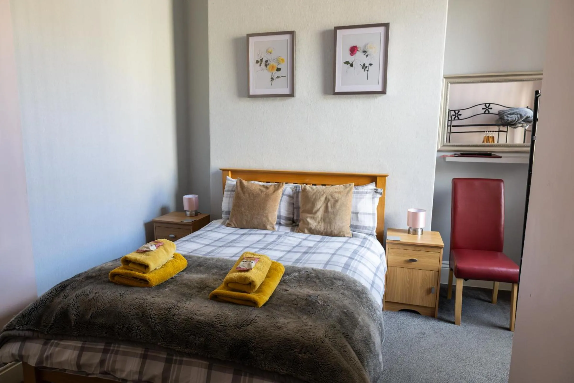 Bedroom, Bed in Carlton House Guesthouse
