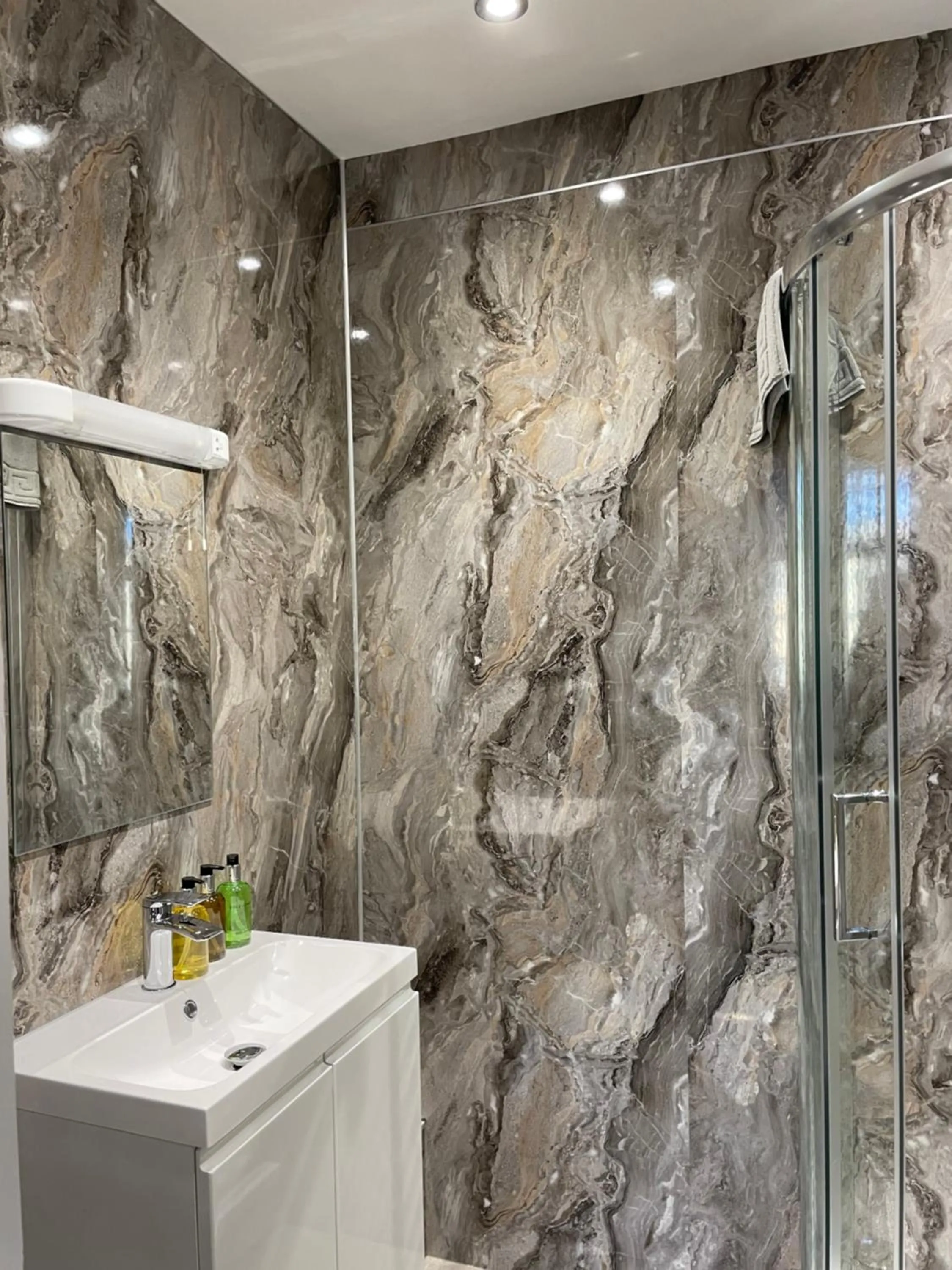 Bathroom in Carlton House Guesthouse
