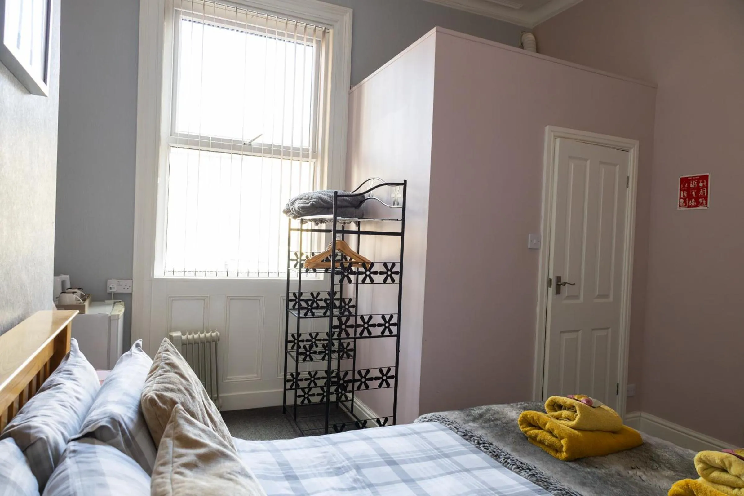 Bedroom, Bed in Carlton House Guesthouse