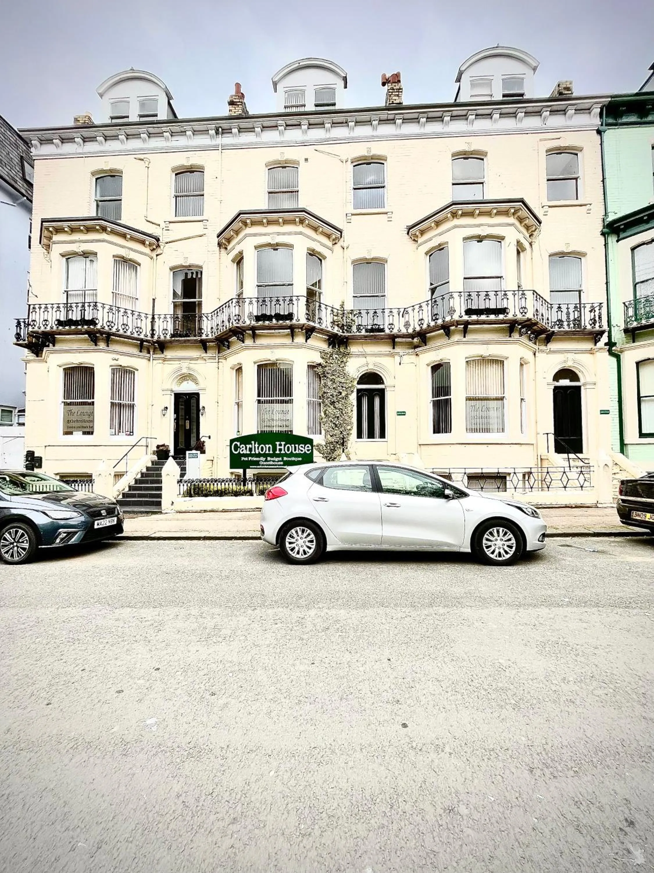 Property building in Carlton House Guesthouse