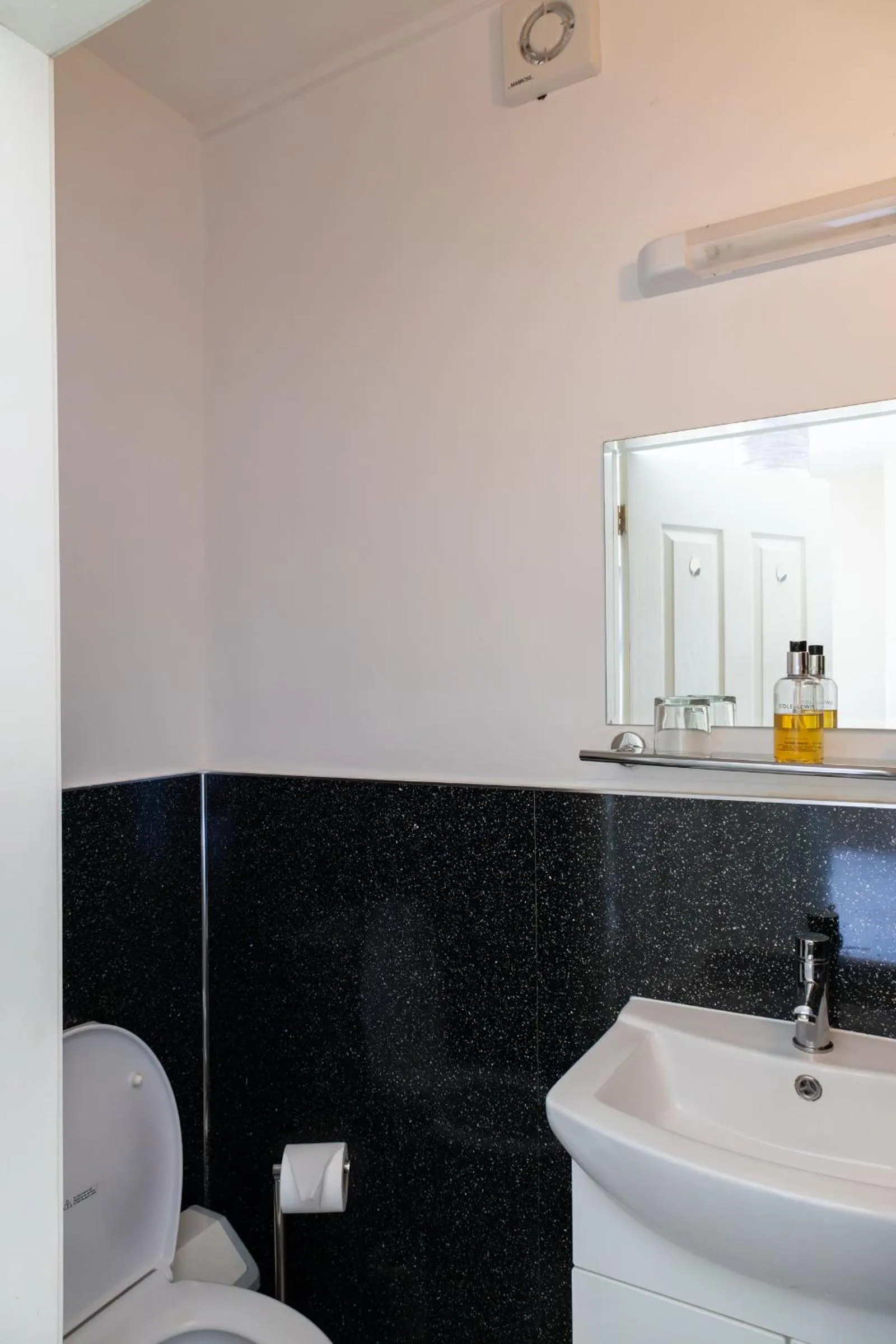 Bathroom in Carlton House Guesthouse