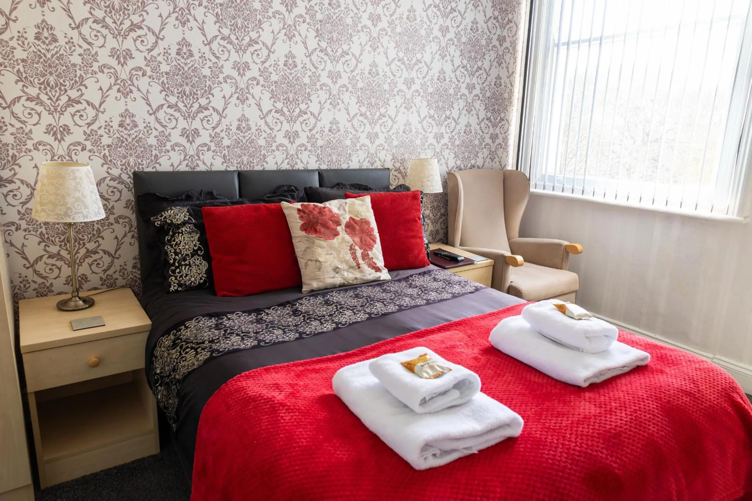 Bedroom, Bed in Carlton House Guesthouse