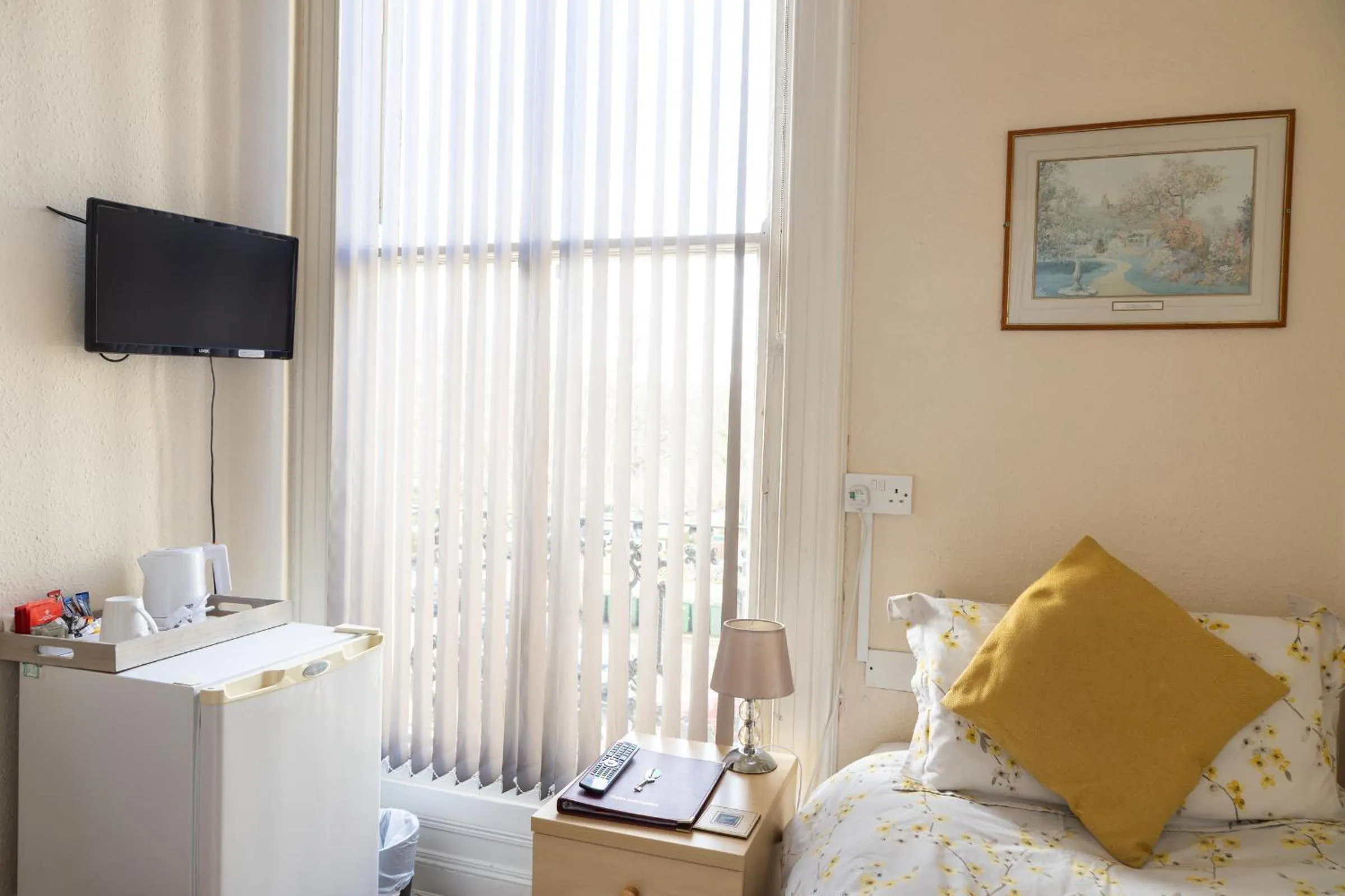 Bedroom, Bed in Carlton House Guesthouse
