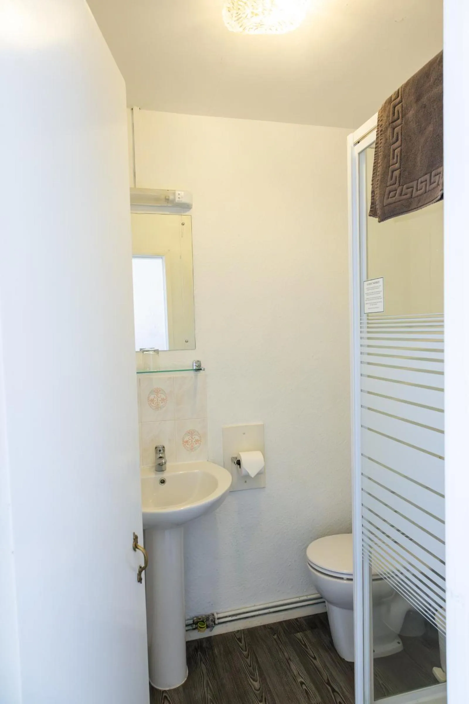Bathroom in Carlton House Guesthouse