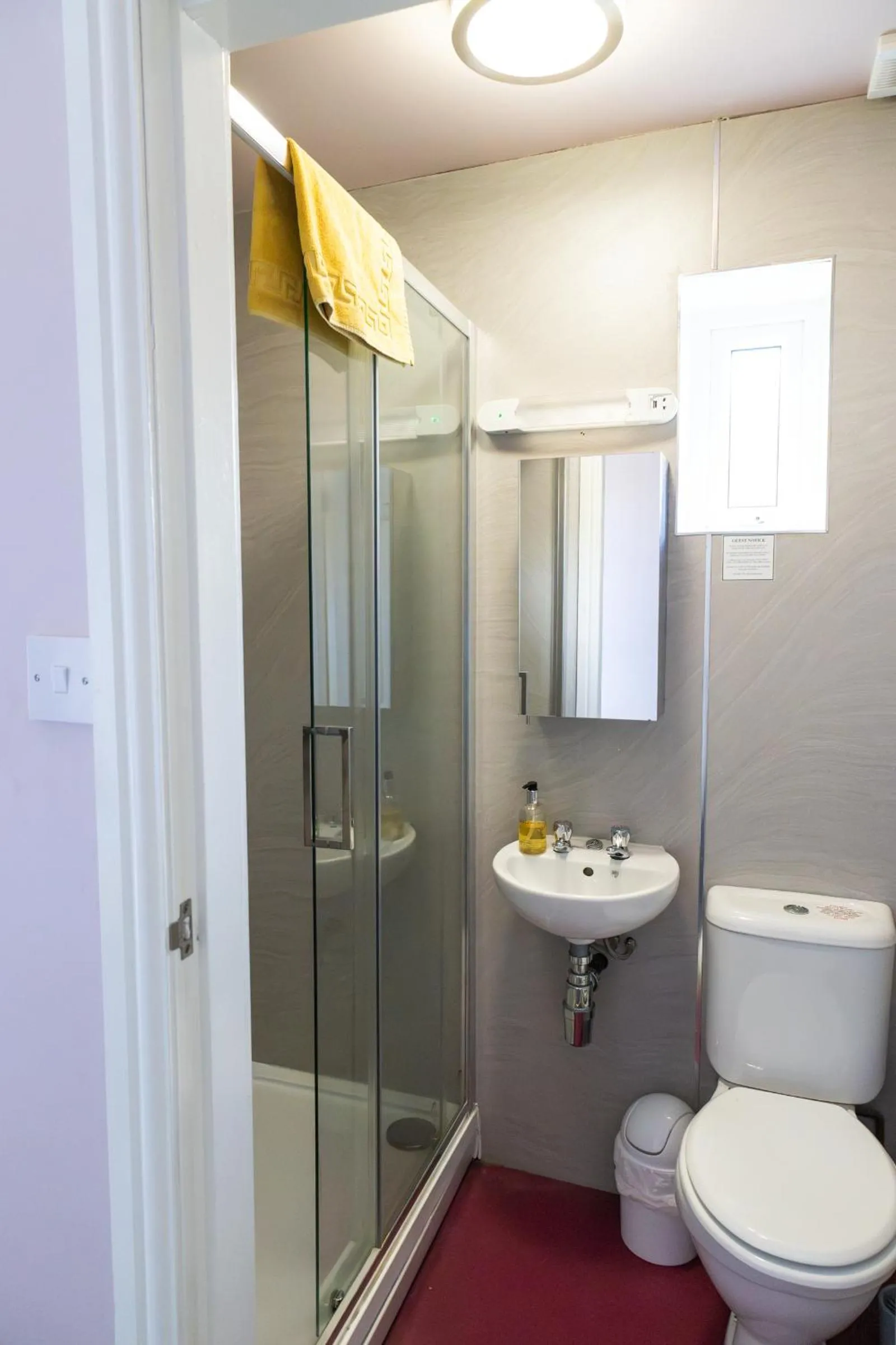 Bathroom in Carlton House Guesthouse