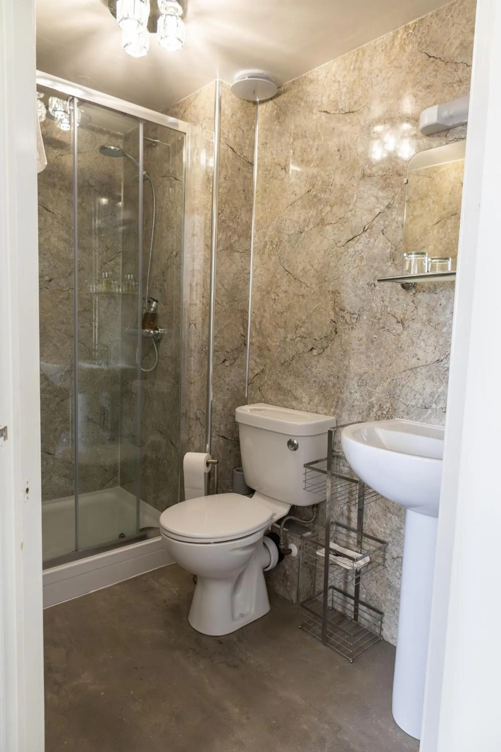 Bathroom in Carlton House Guesthouse