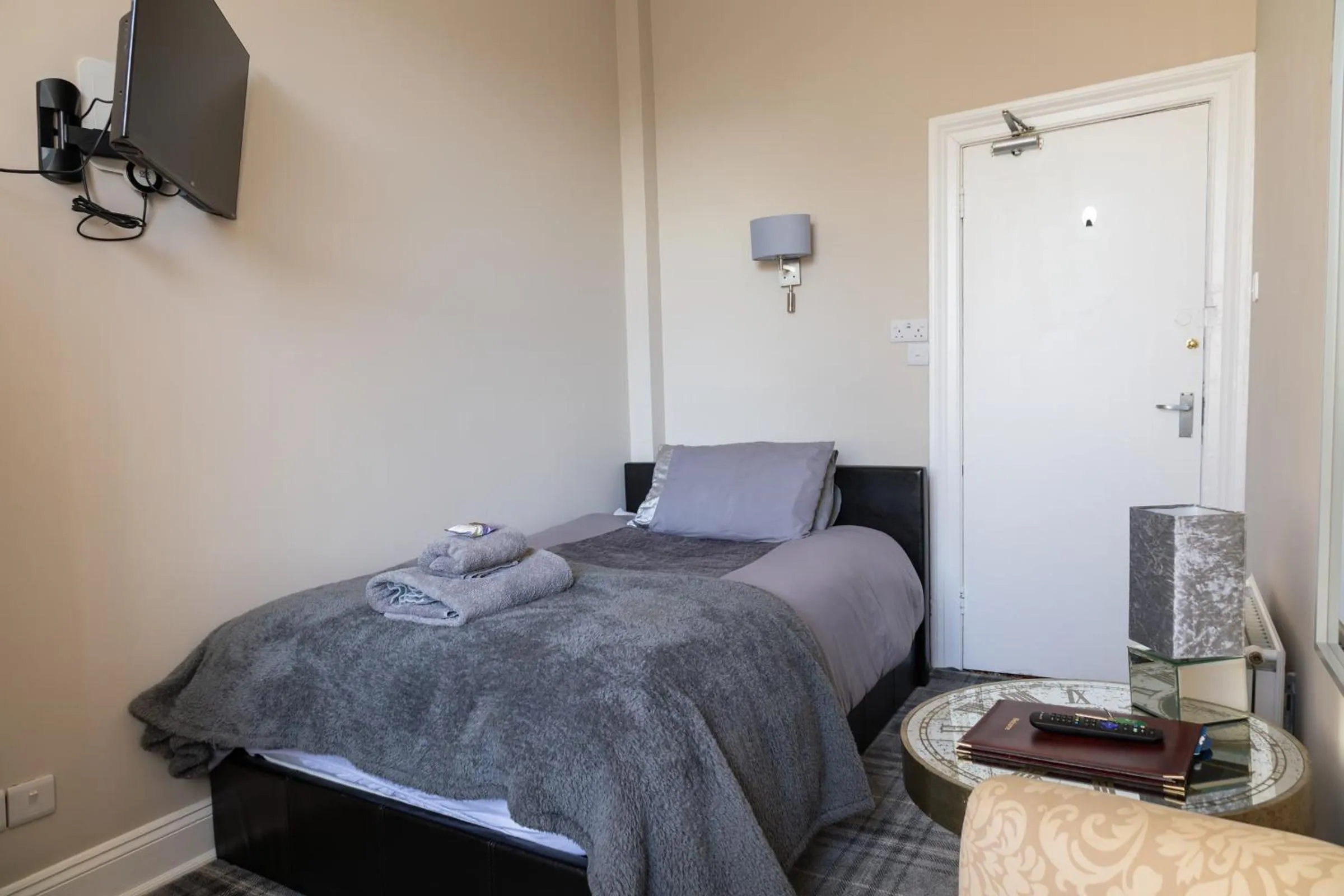 Bedroom, Bed in Carlton House Guesthouse