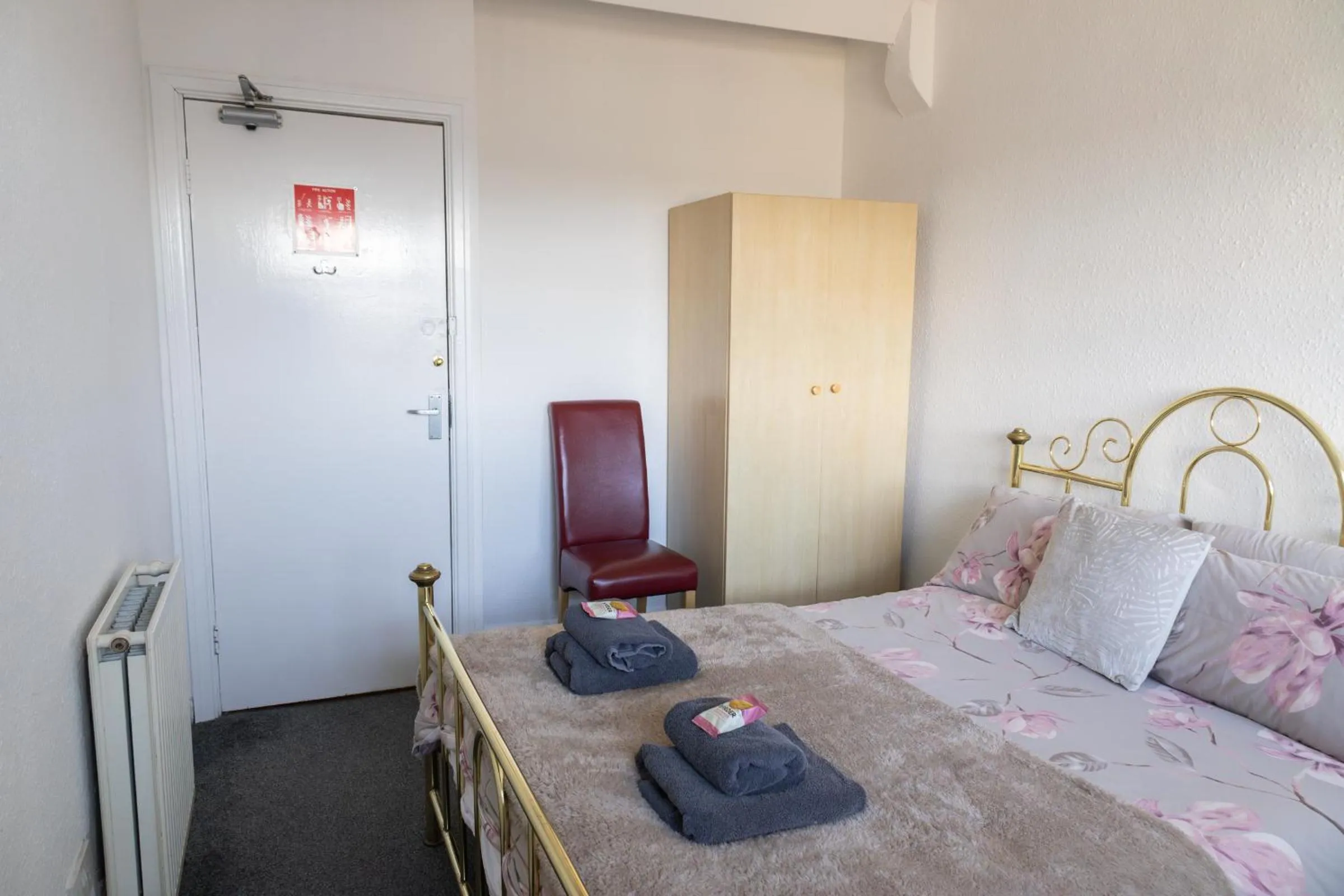 Bedroom, Bed in Carlton House Guesthouse