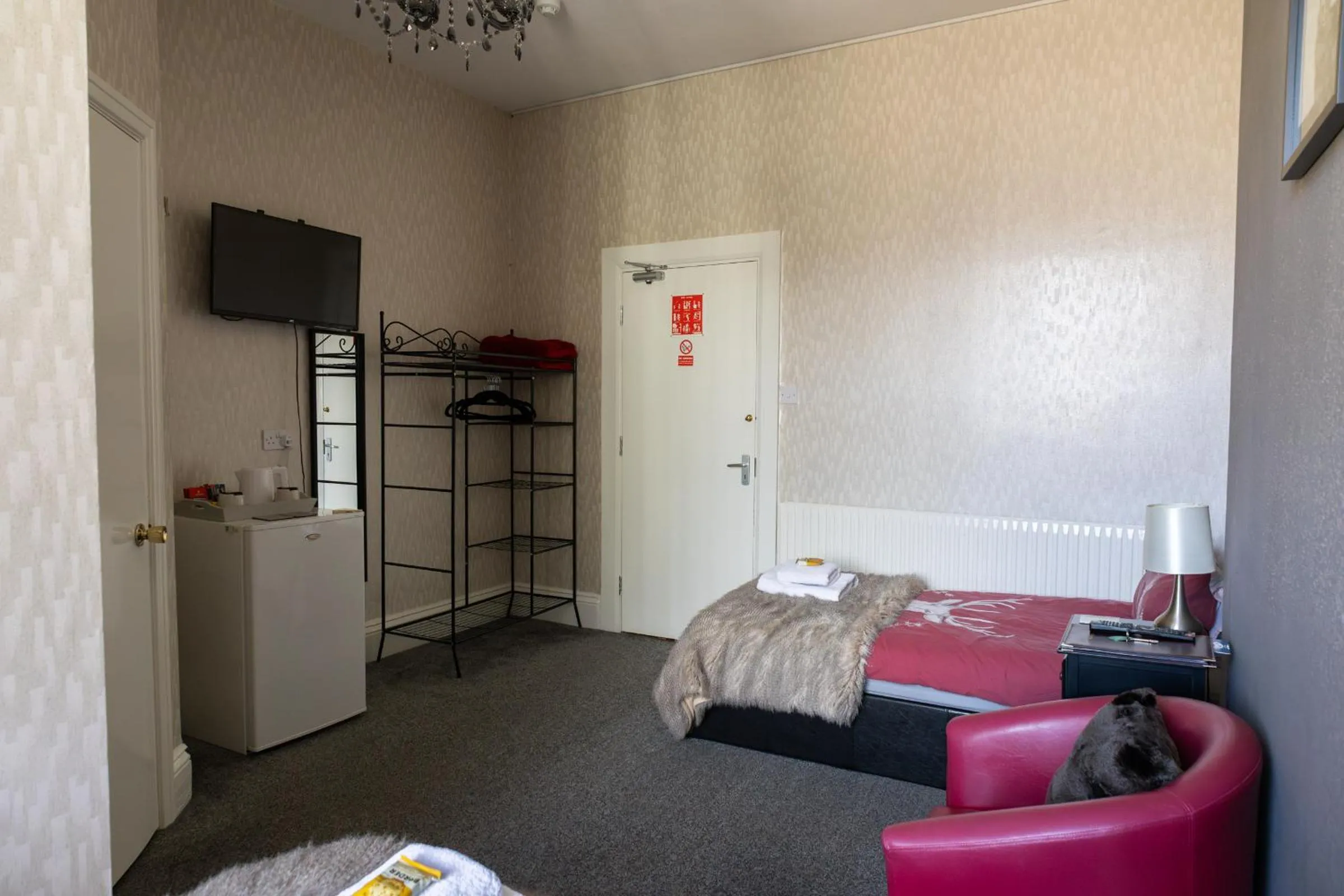 Bedroom, Bed in Carlton House Guesthouse
