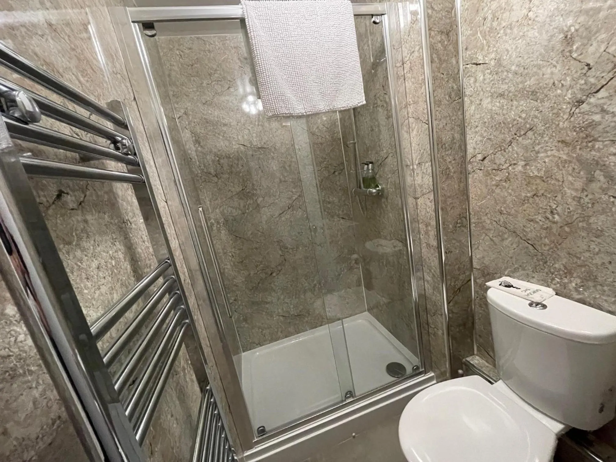 Bathroom in Carlton House Guesthouse