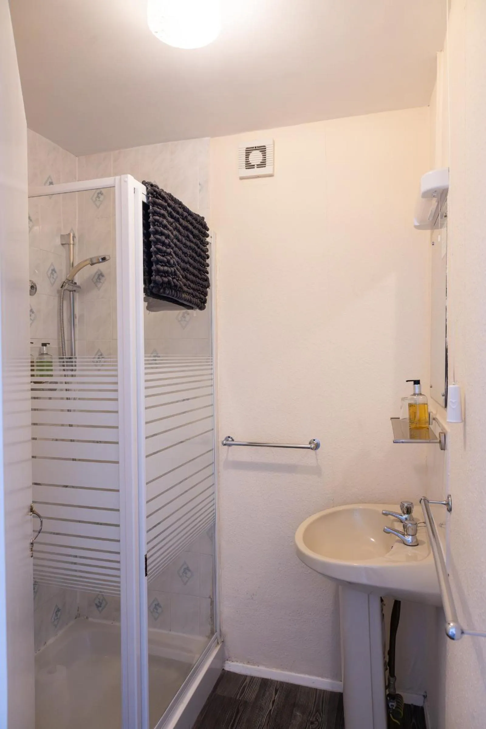 Bathroom in Carlton House Guesthouse