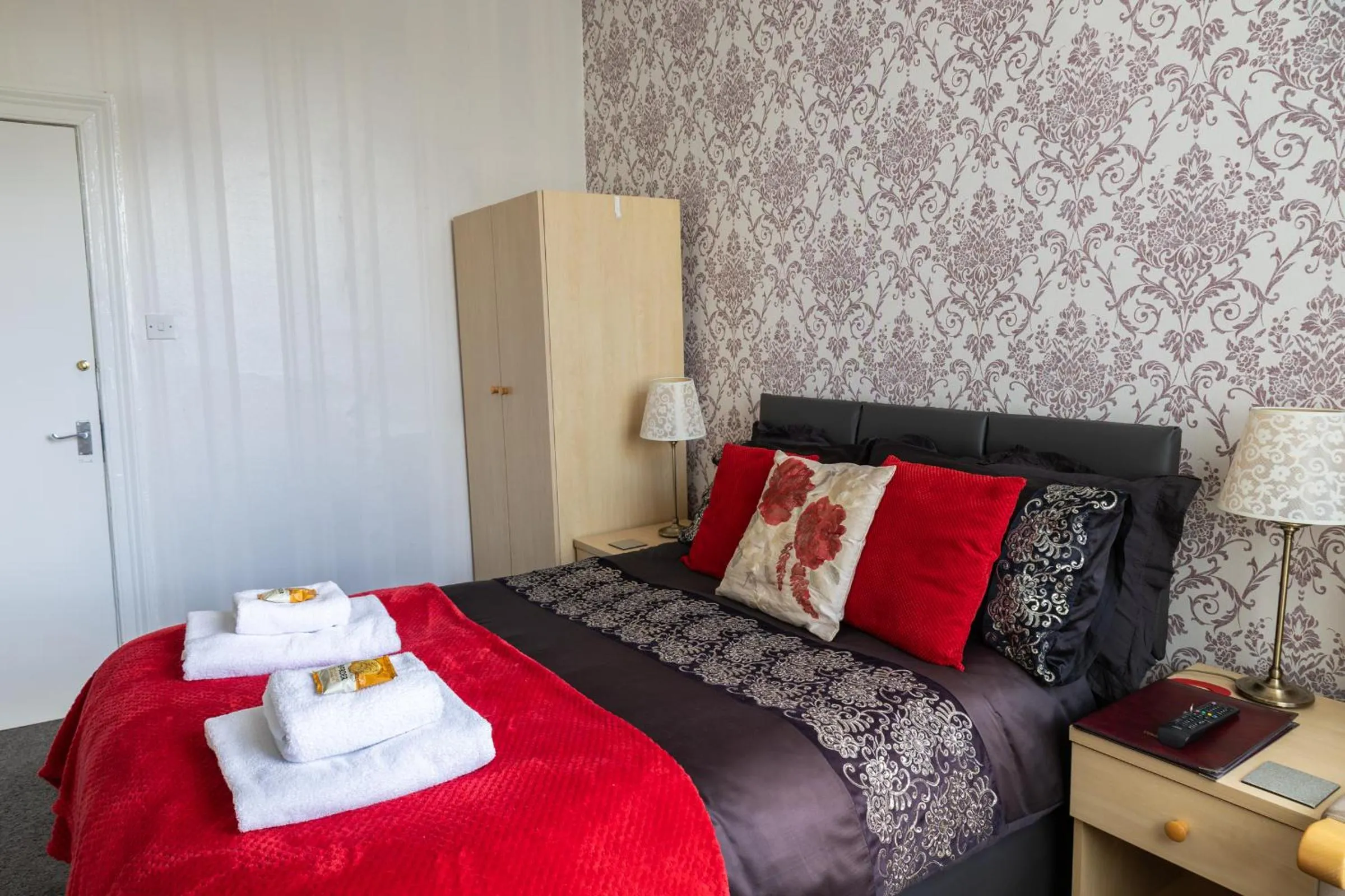 Bedroom, Bed in Carlton House Guesthouse
