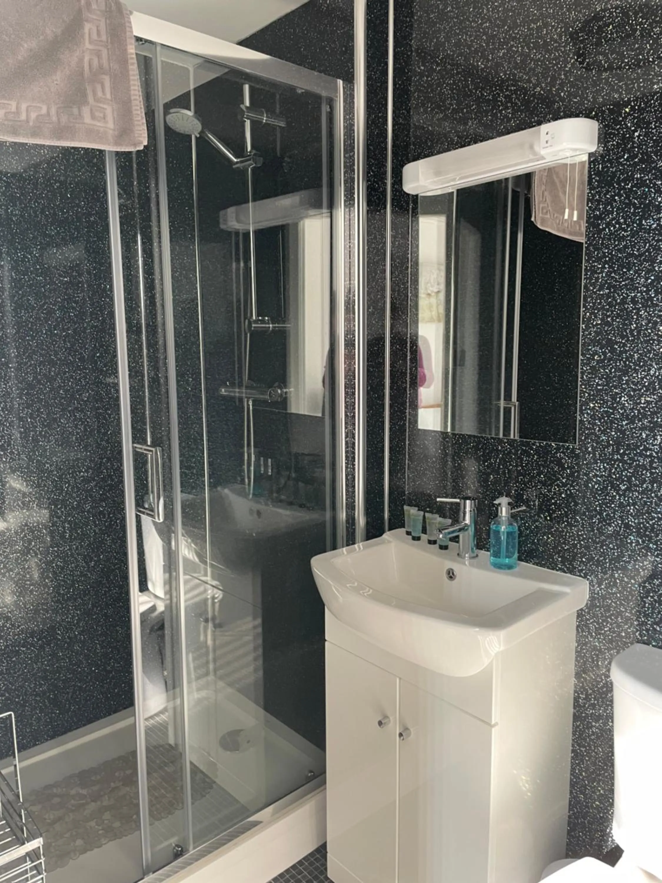 Bathroom in Carlton House Guesthouse