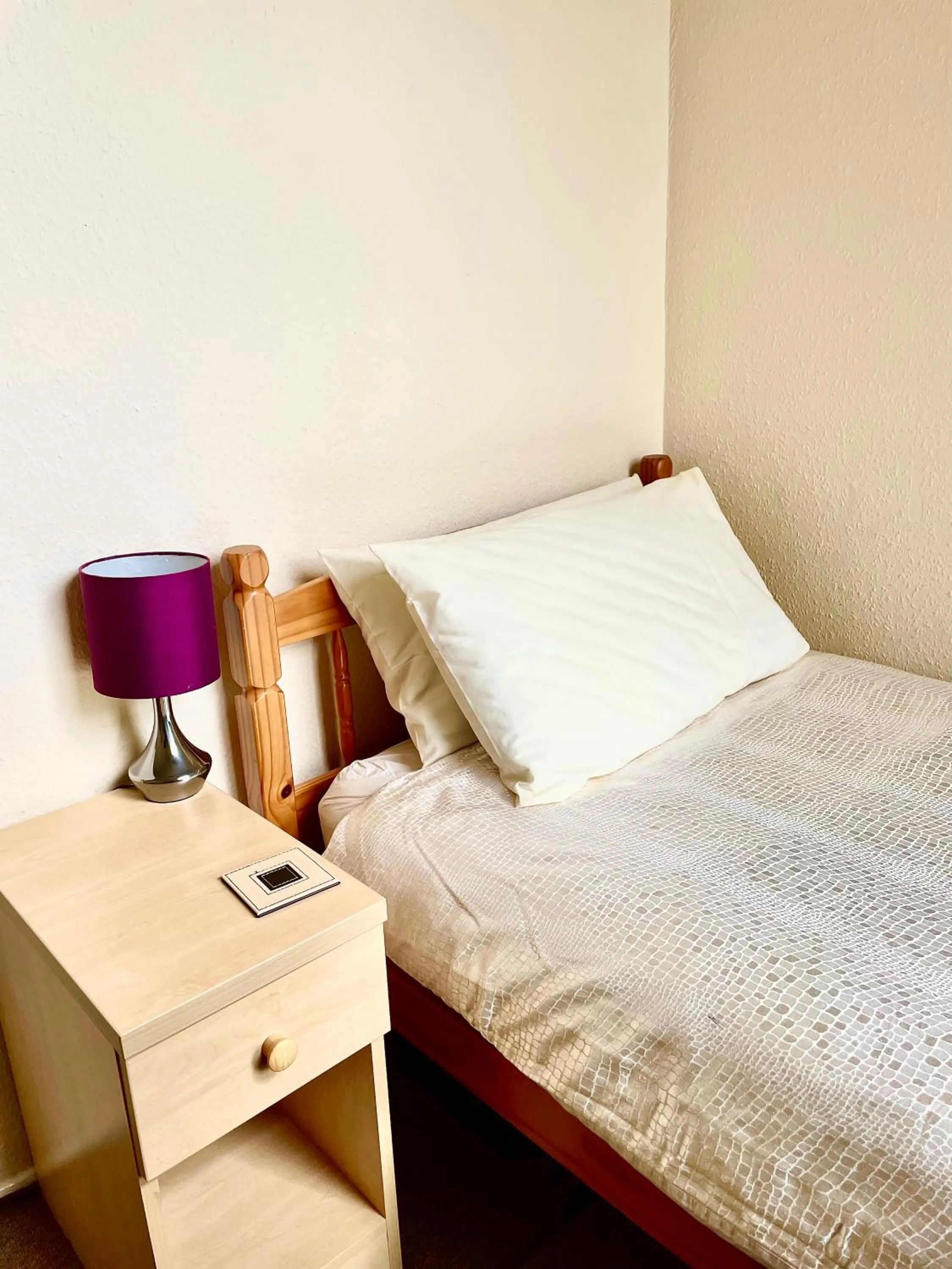 Bedroom, Bed in Carlton House Guesthouse