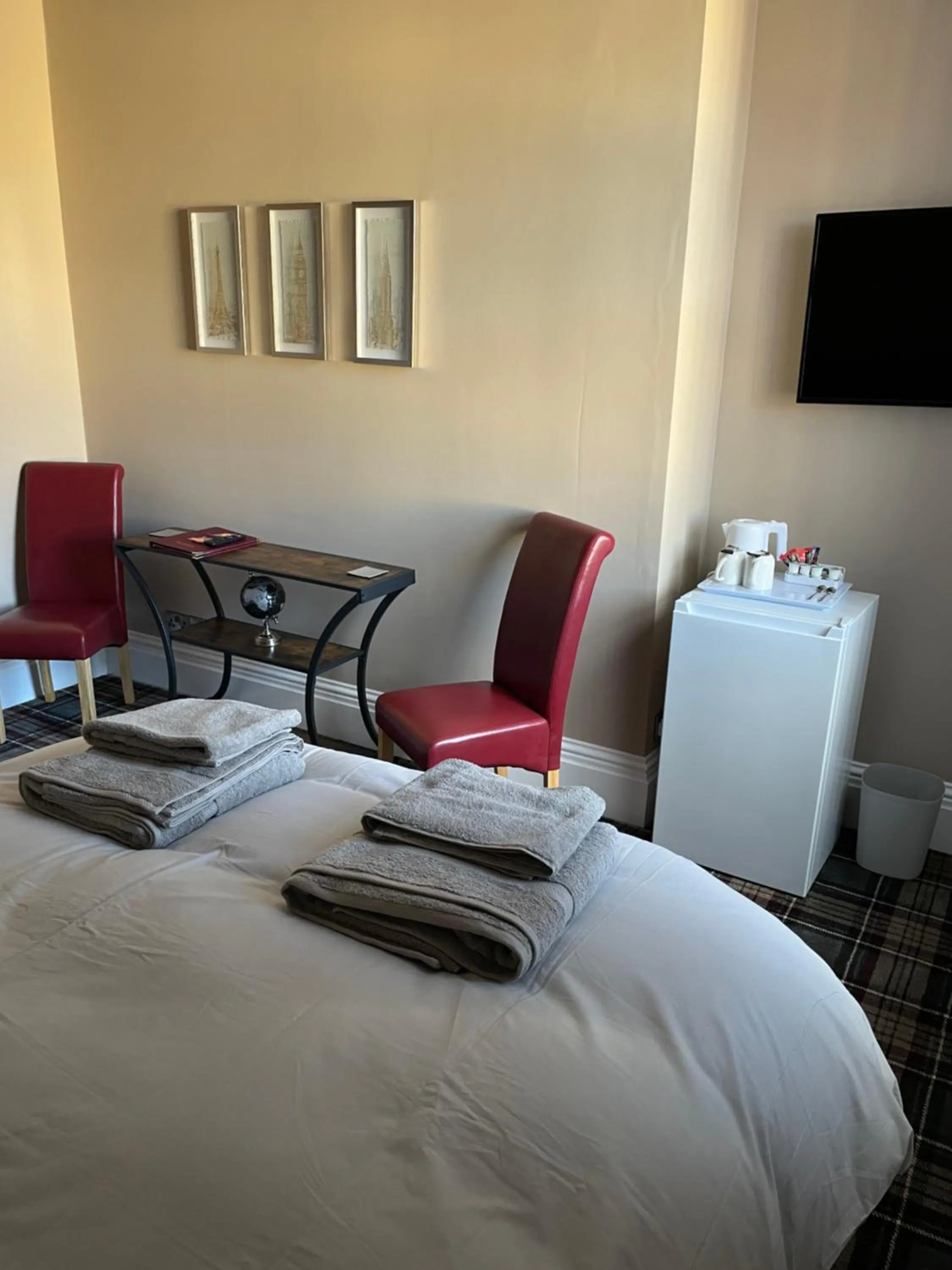 Bedroom, Bed in Carlton House Guesthouse
