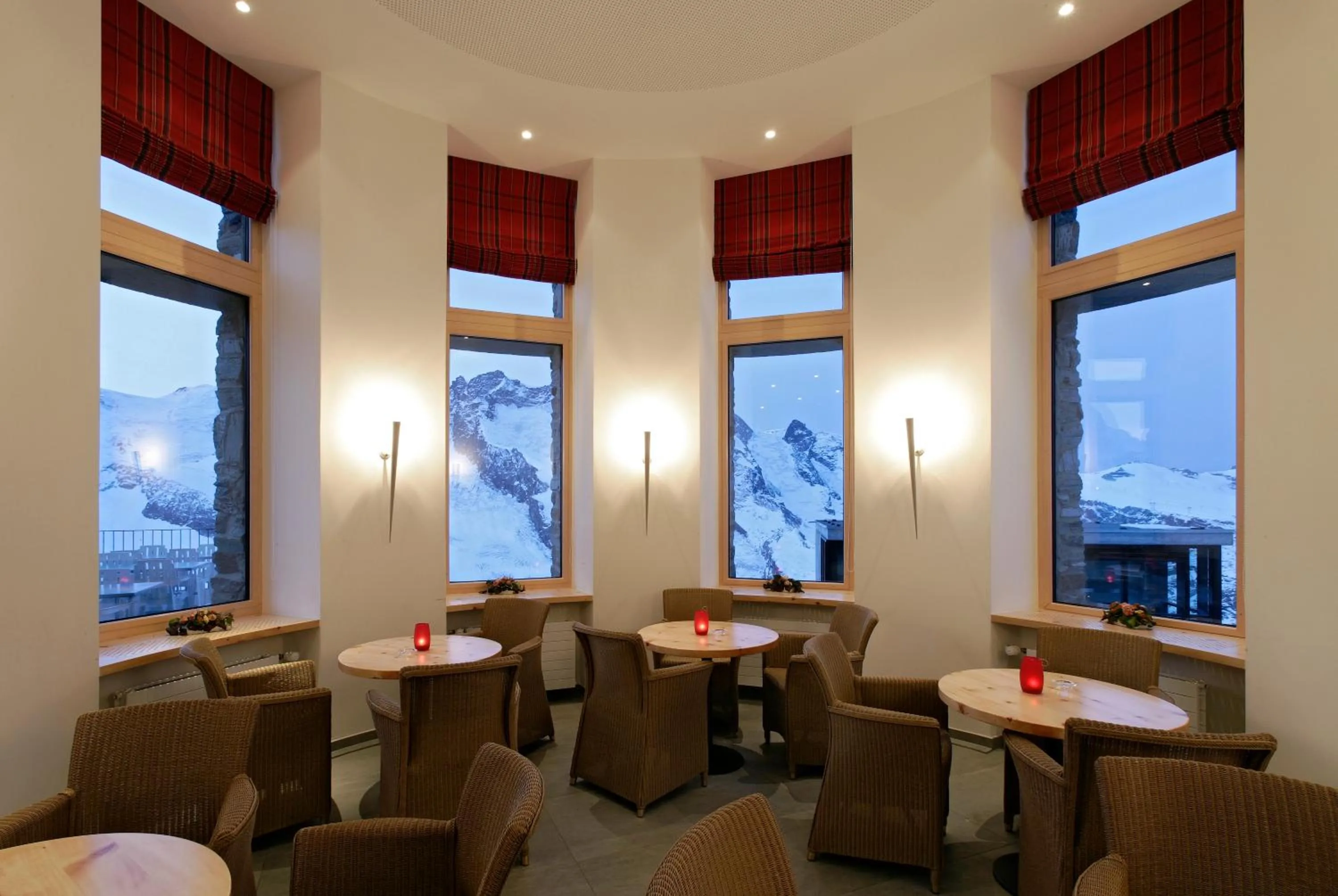 Lounge or bar in 3100 Kulmhotel Gornergrat