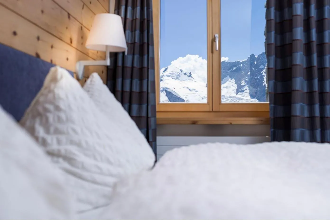 View (from property/room), Bed in 3100 Kulmhotel Gornergrat