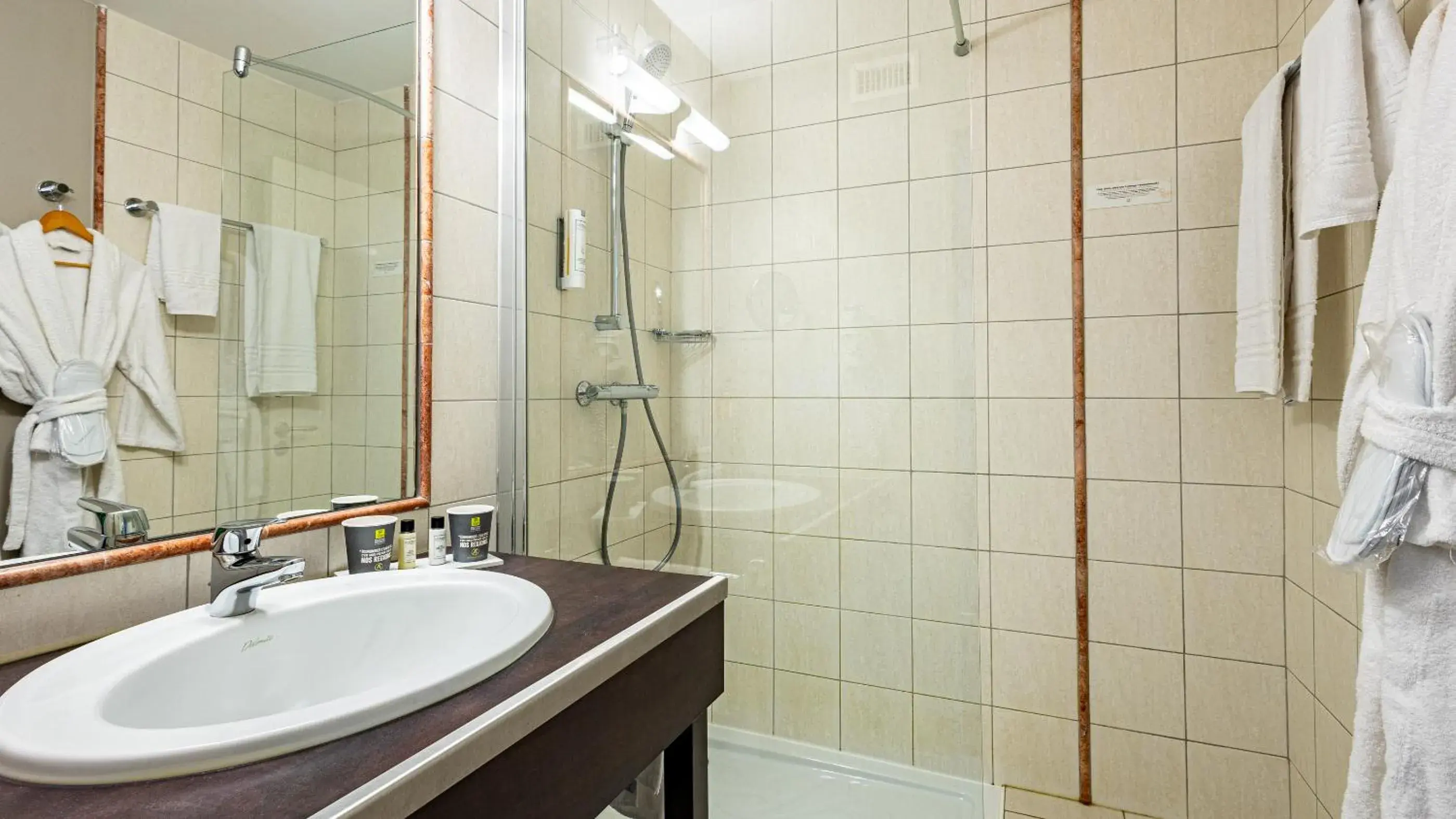 Property building in Logis Hostellerie D'Aussois Property building in Logis Hostellerie D'Aussois