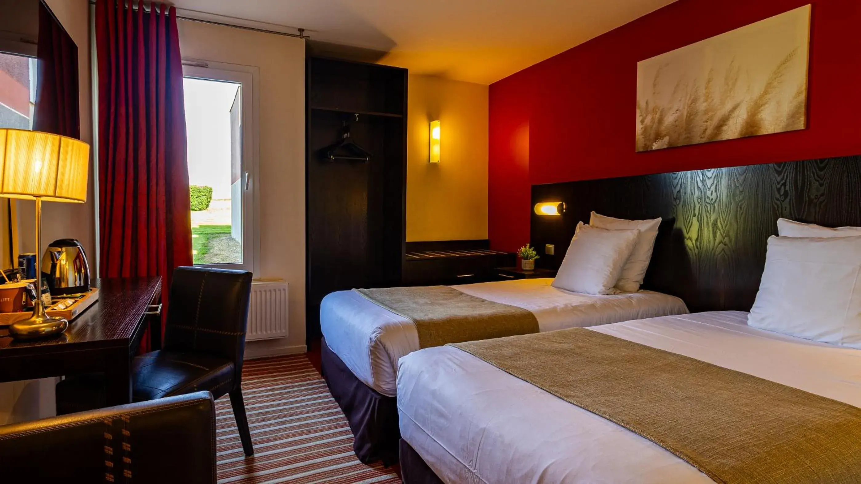 Property building, Bed in Logis Hostellerie D'Aussois Property building, Bed in Logis Hostellerie D'Aussois