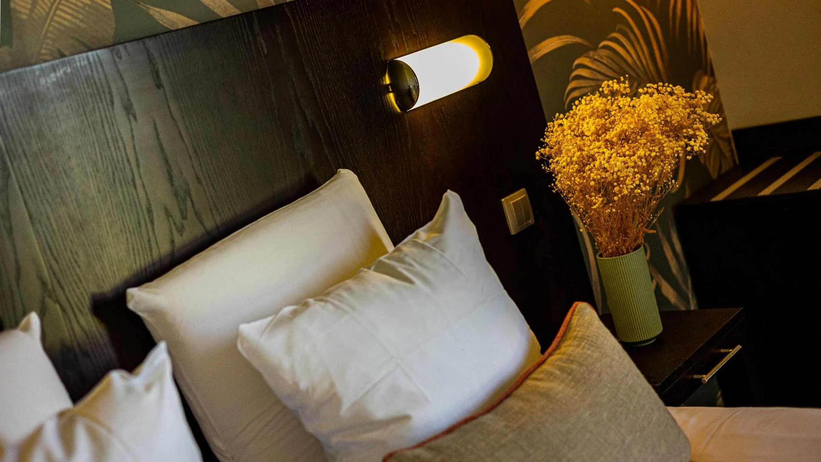 Property building, Bed in Logis Hostellerie D'Aussois