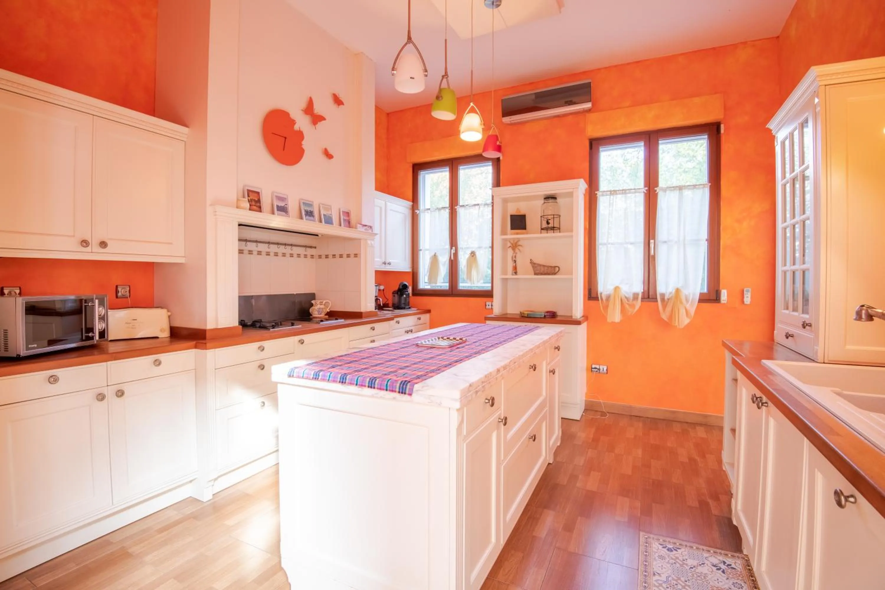 kitchen in CoTTAGE LA VILLA BOLERO